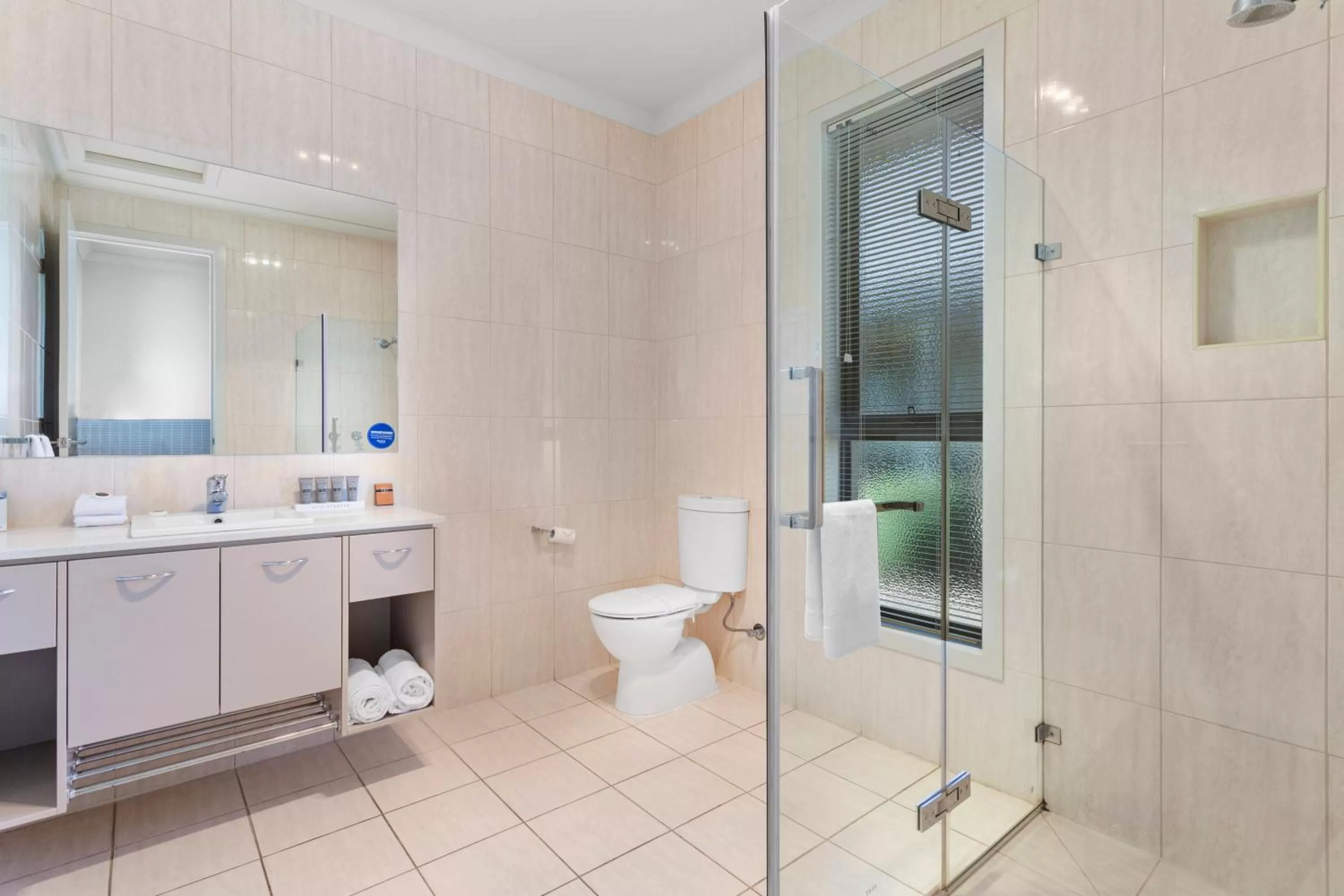 Shower in Quality Hotel Point Cook