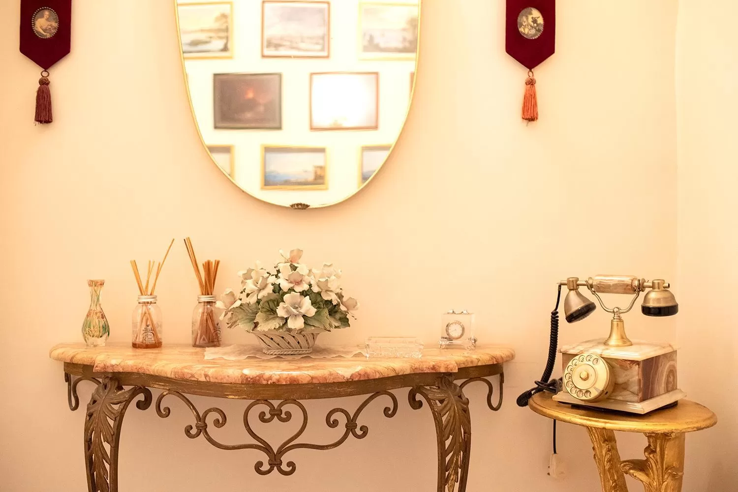 Decorative detail in Domus Borbonica