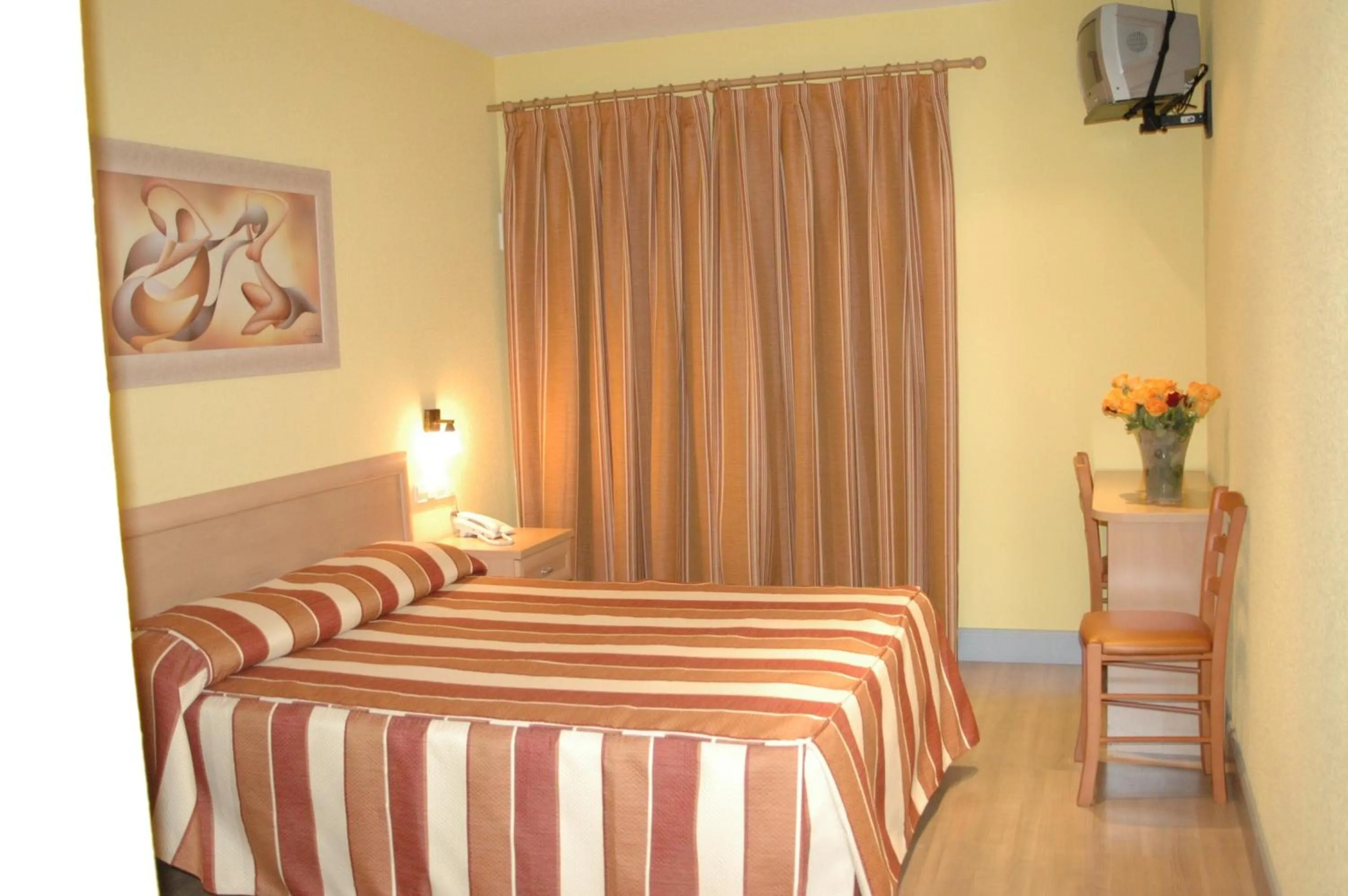 Photo of the whole room, Bed in Hotel La Union