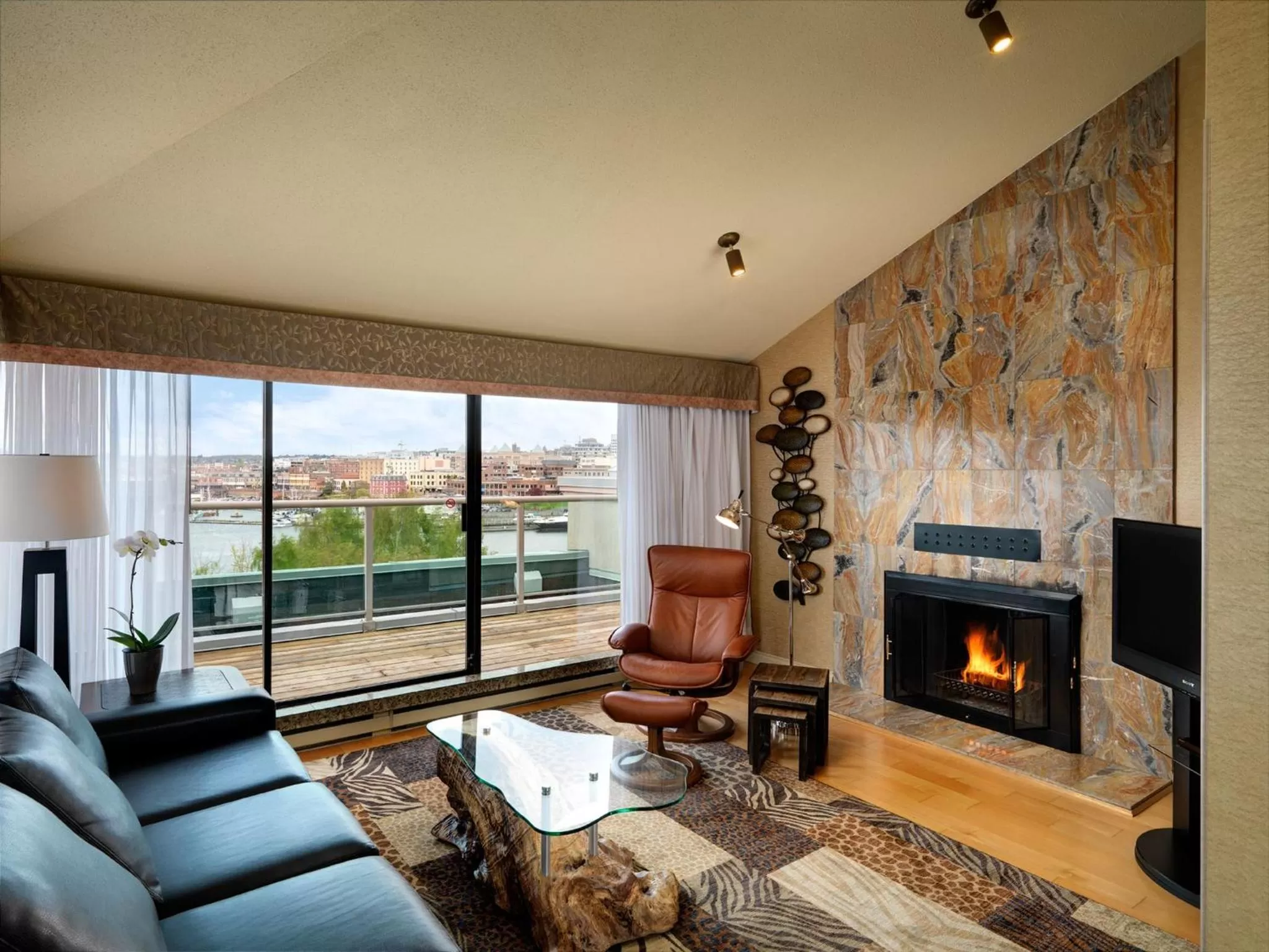 Photo of the whole room in Best Western PLUS Inner Harbour Hotel