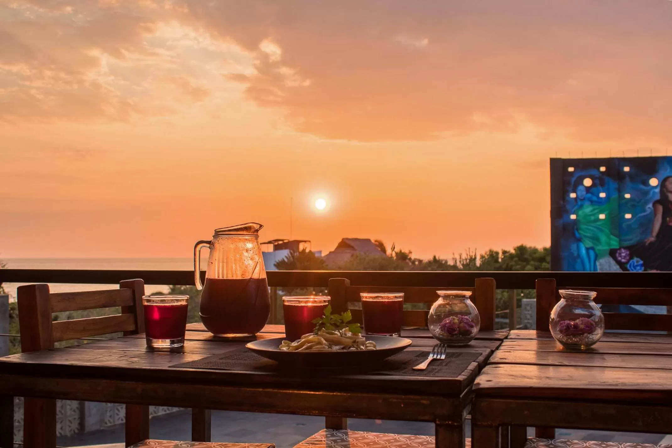 Restaurant/places to eat in Cabane Container Boutique Hotel