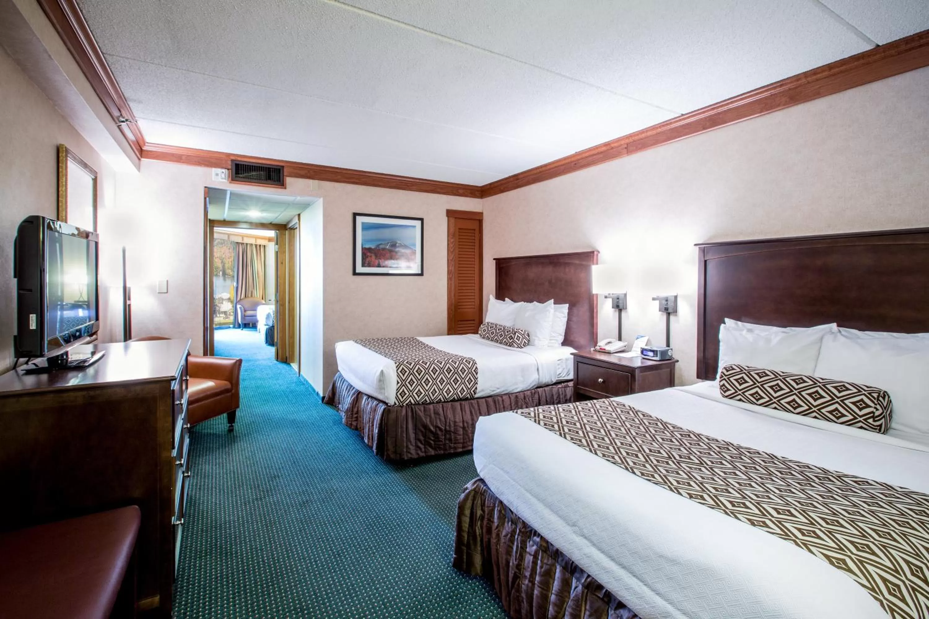 Photo of the whole room, Bed in Crowne Plaza Lake Placid by IHG