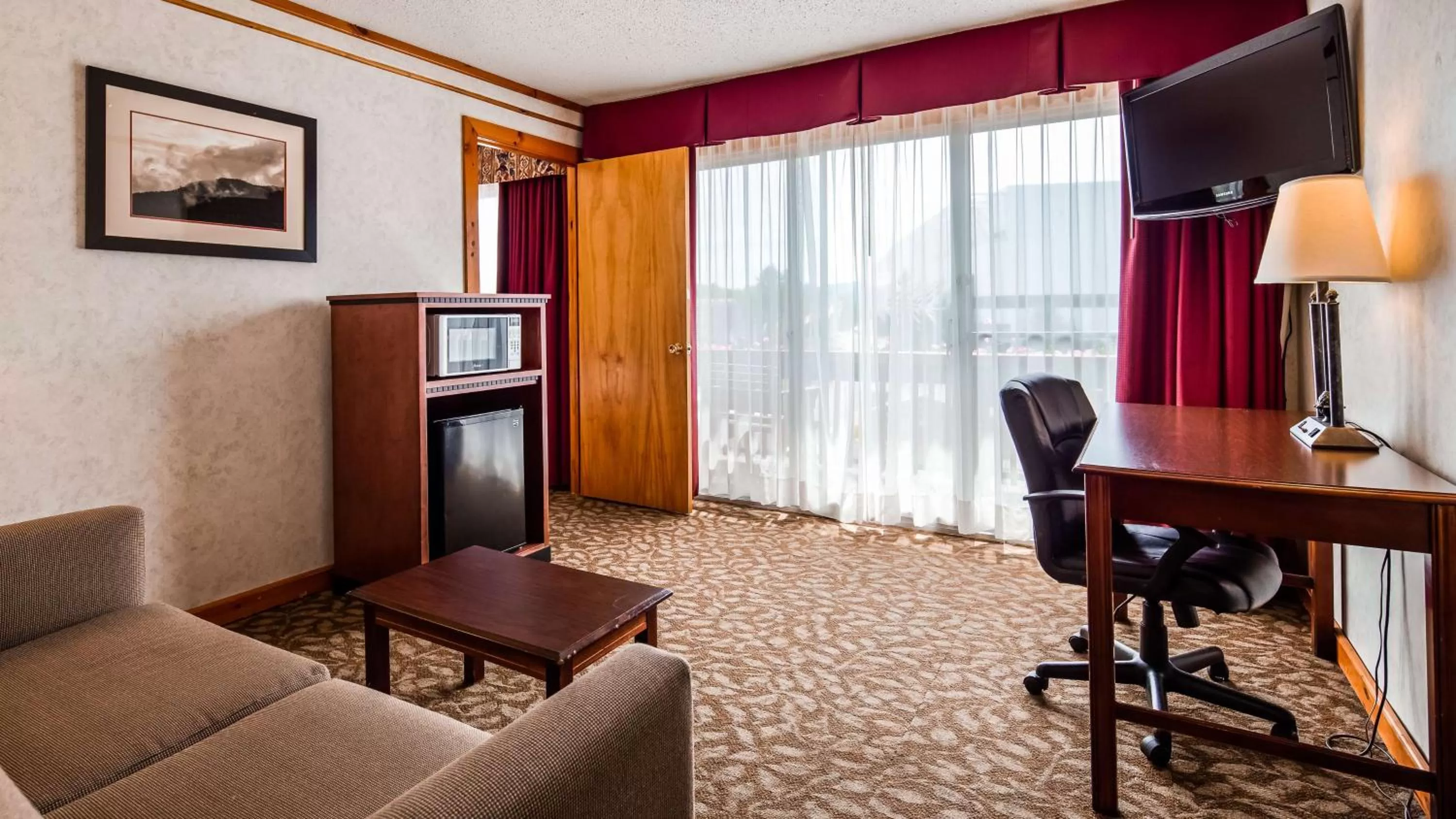Queen Suite with Two Queen Beds and Balcony in Best Western Adirondack Inn