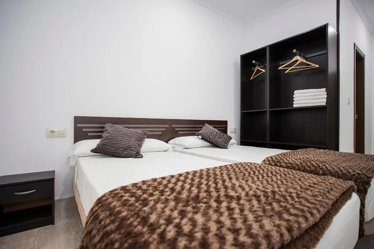 Bed in Hostal Rincón de Sol - Centro Madrid - Self Checkin