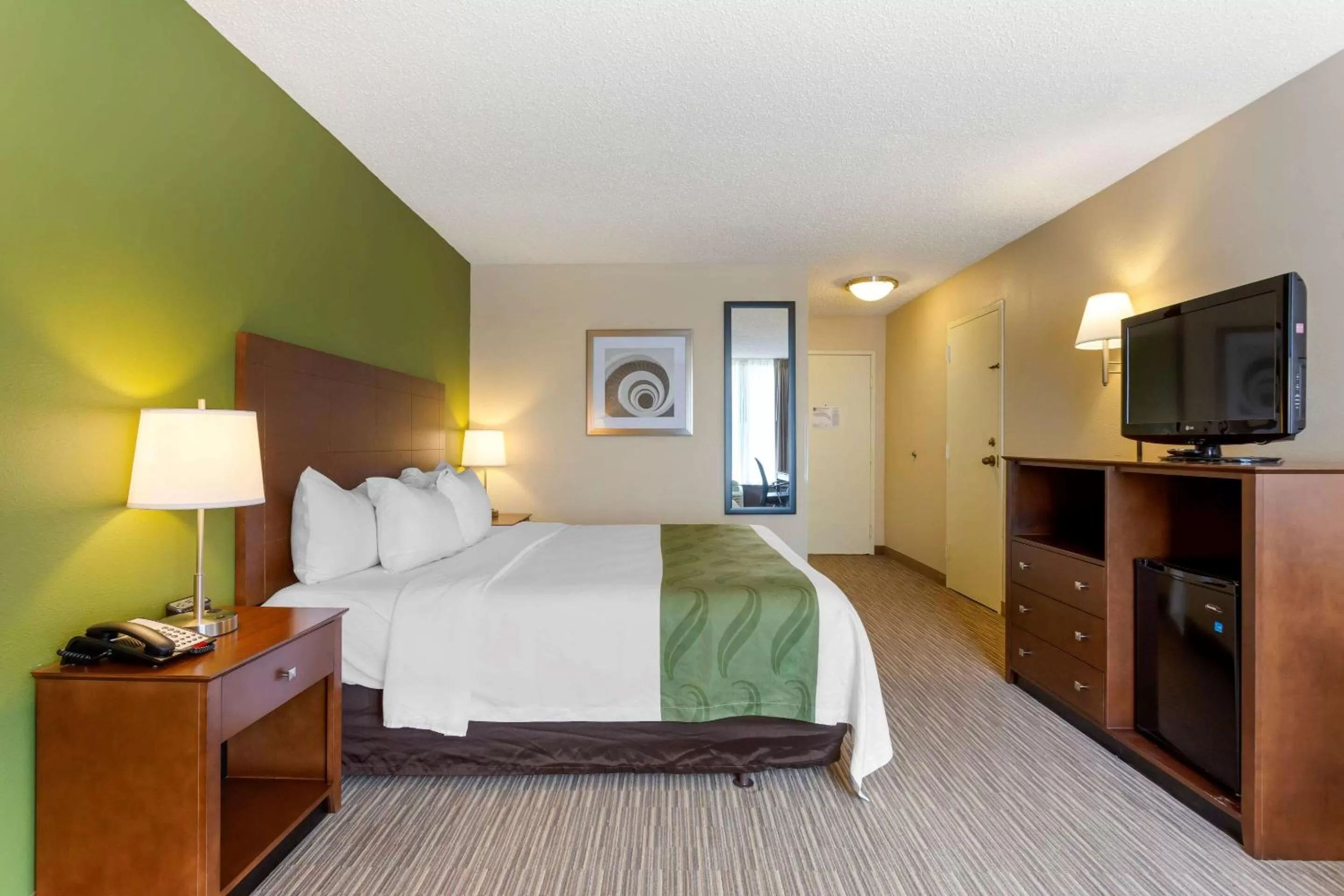 Bedroom, Bed in Quality Inn Harrison North