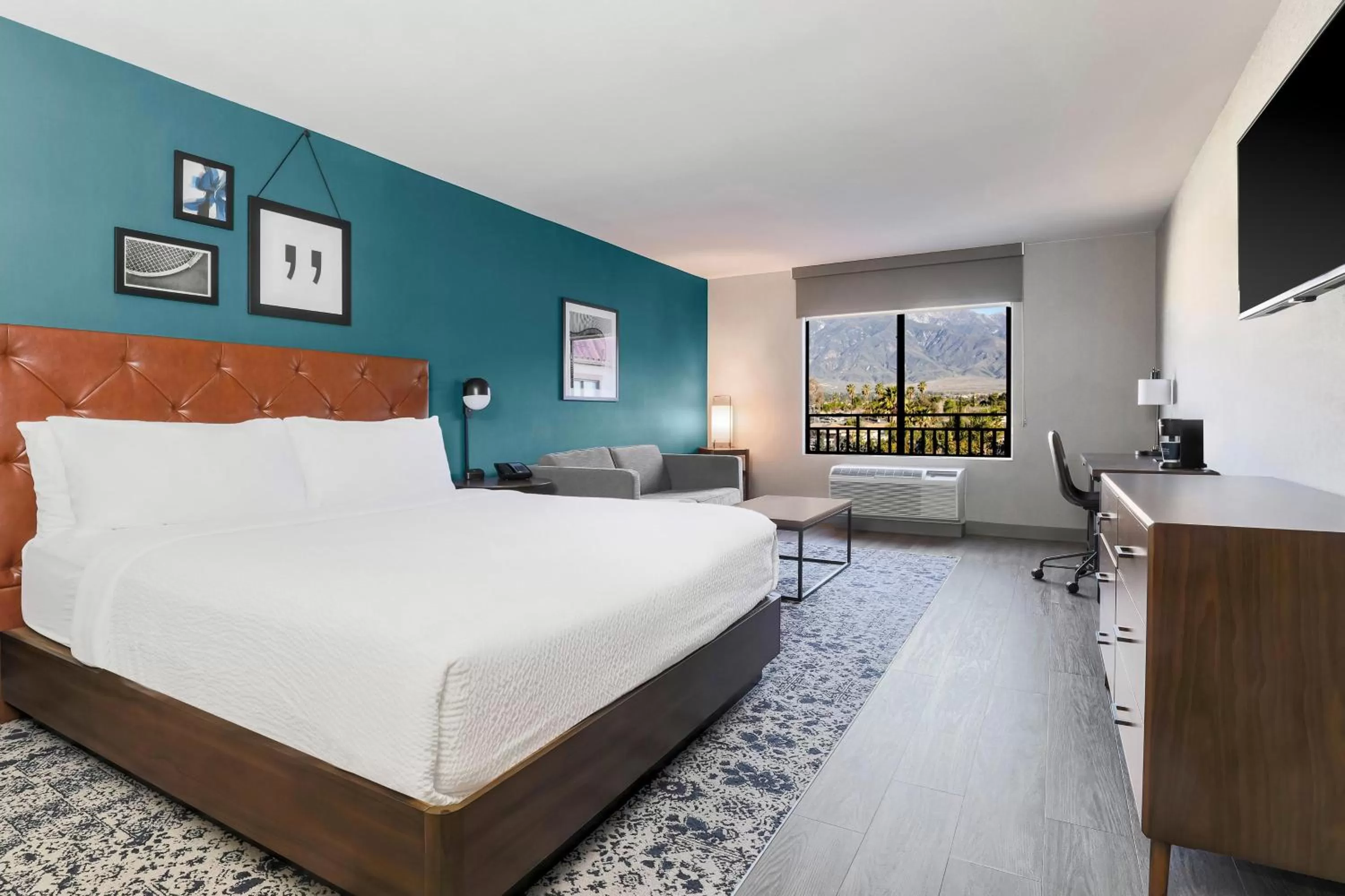 Photo of the whole room, Bed in Four Points by Sheraton, Ontario-Rancho Cucamonga