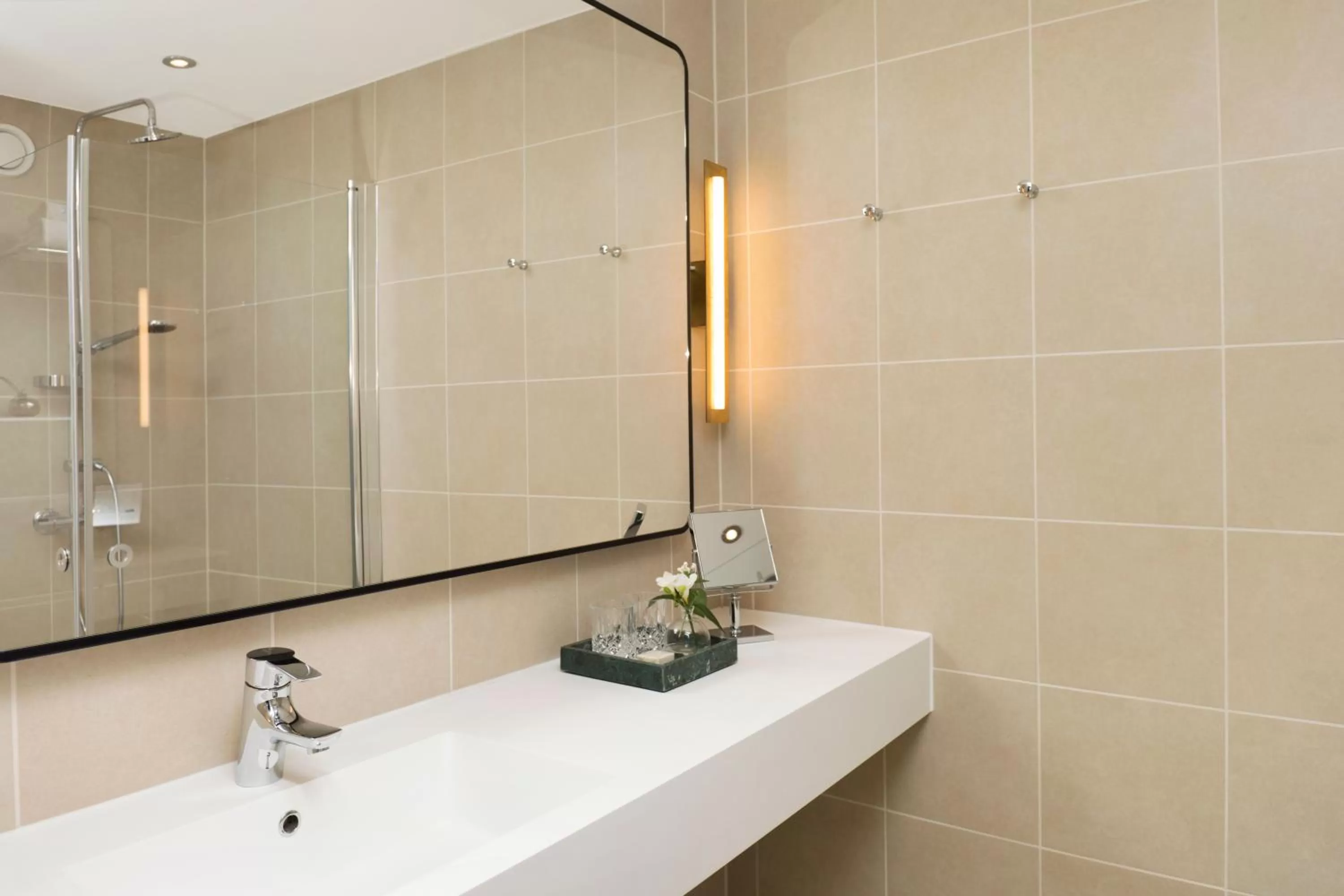 Bathroom in Elite Hotel Carolina Tower