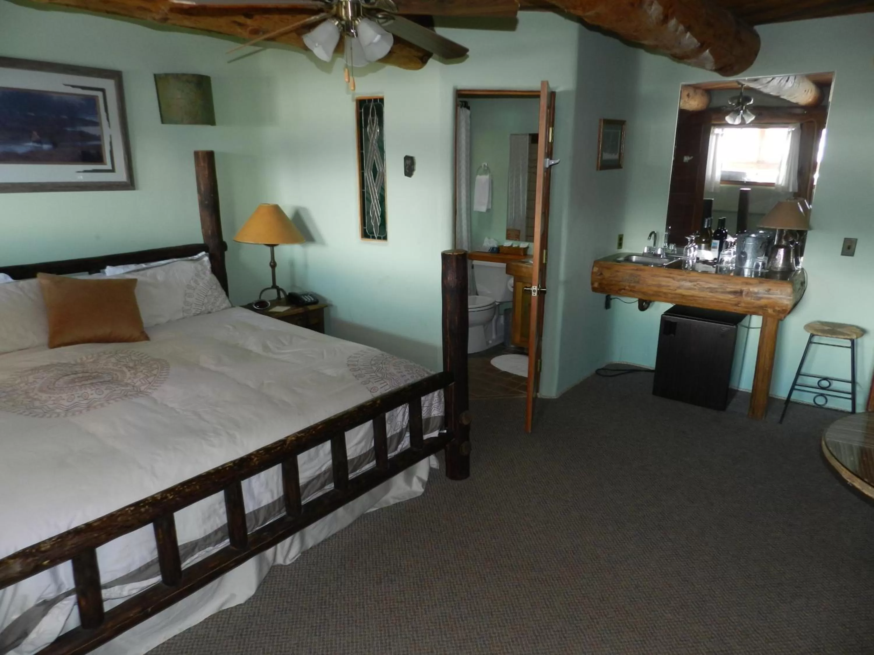 Photo of the whole room, Bed in Chipeta Lodge