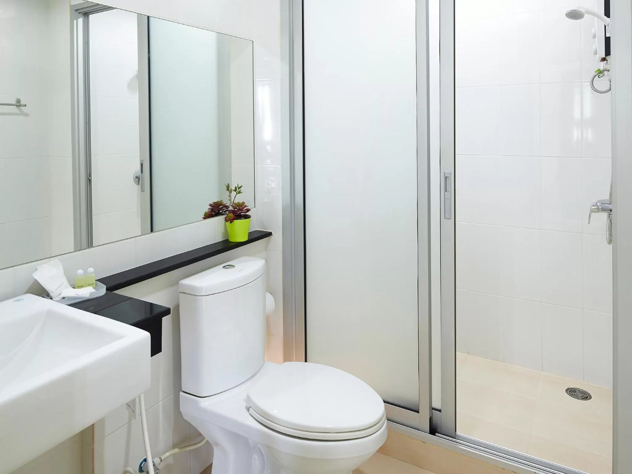 Bathroom in The Plimplace Hotel