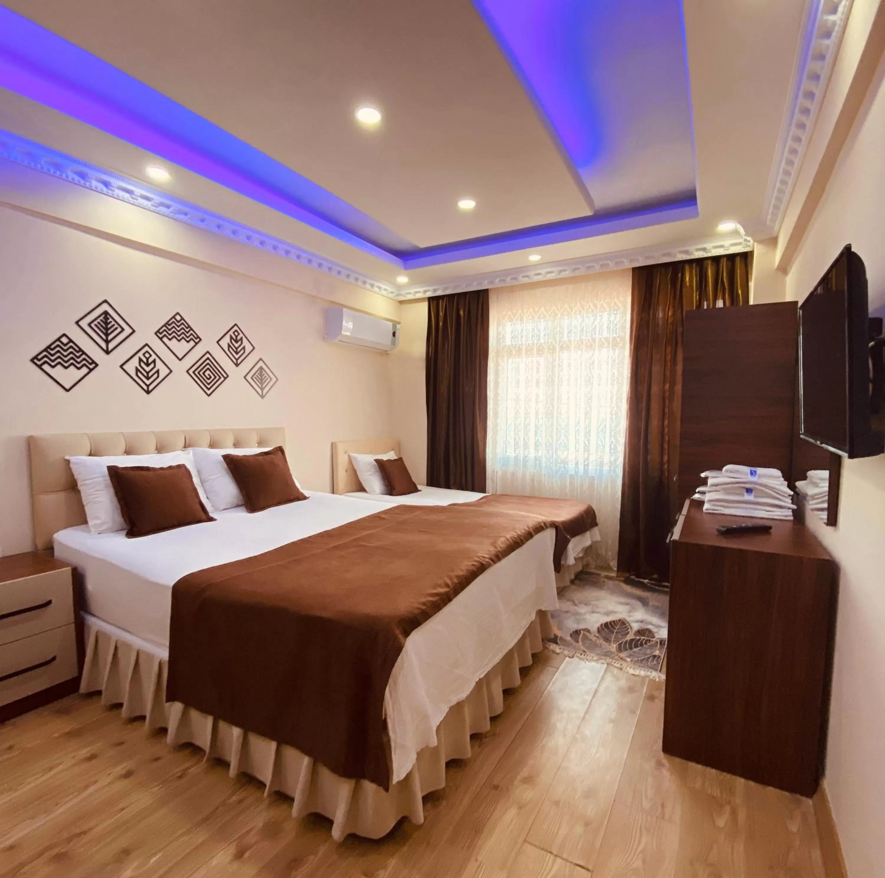 Communal lounge/ TV room, Bed in istanbul Airport Kumsal Otel