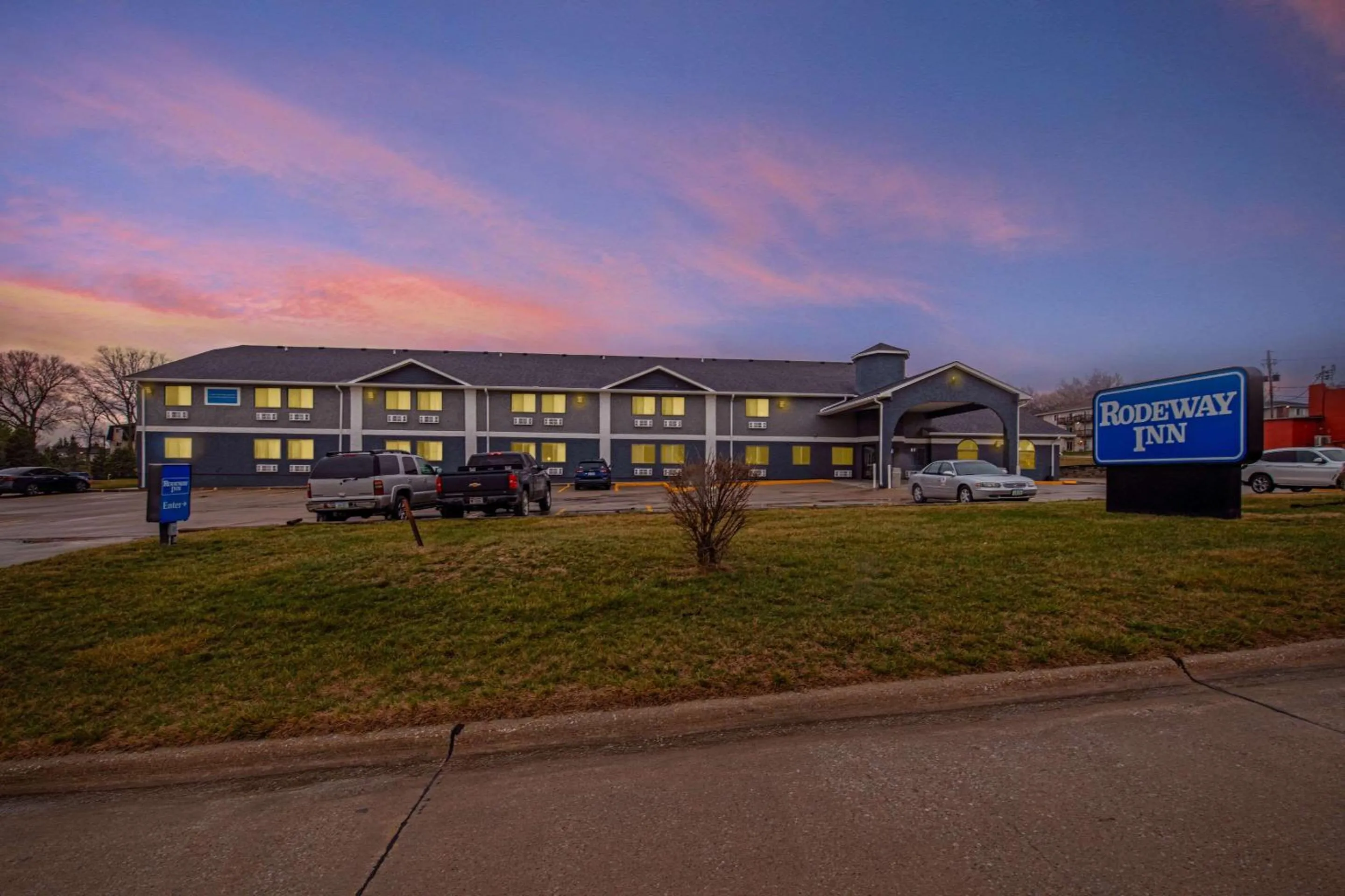 Property building in Rodeway Inn Red Oak