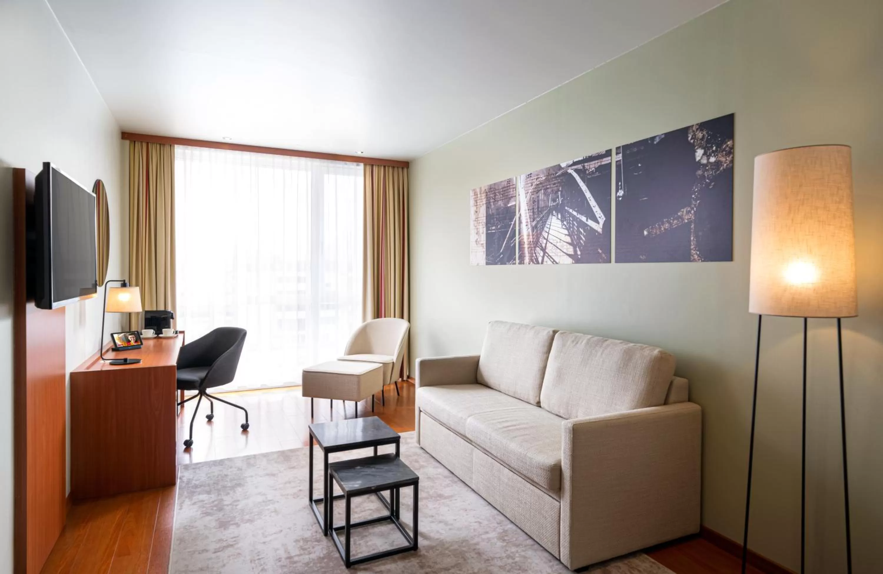 TV and multimedia in Leonardo Hotel Salzburg Airport