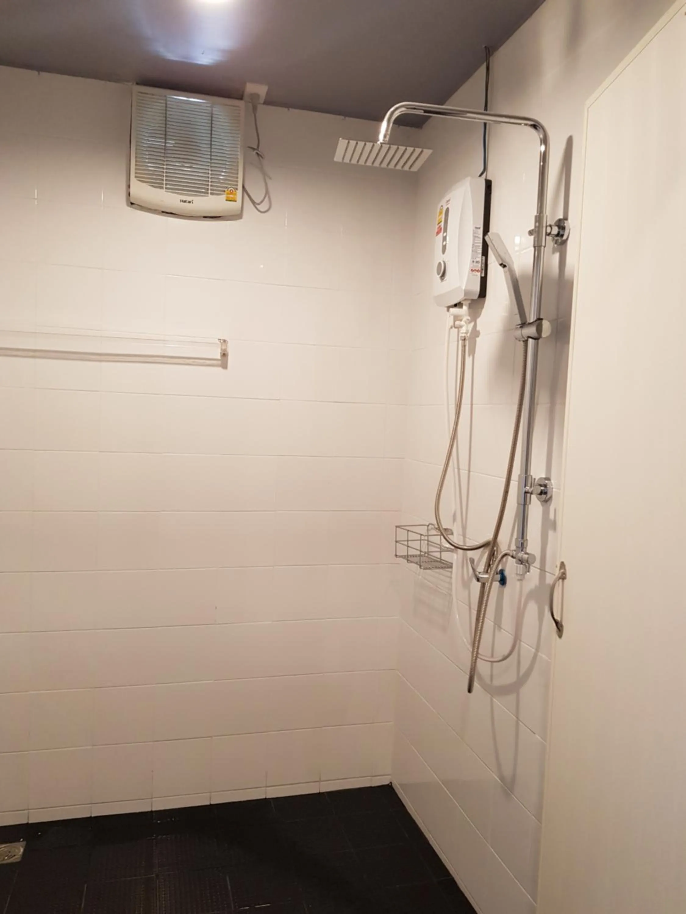 Shower, Bathroom in SleepCats Hostel