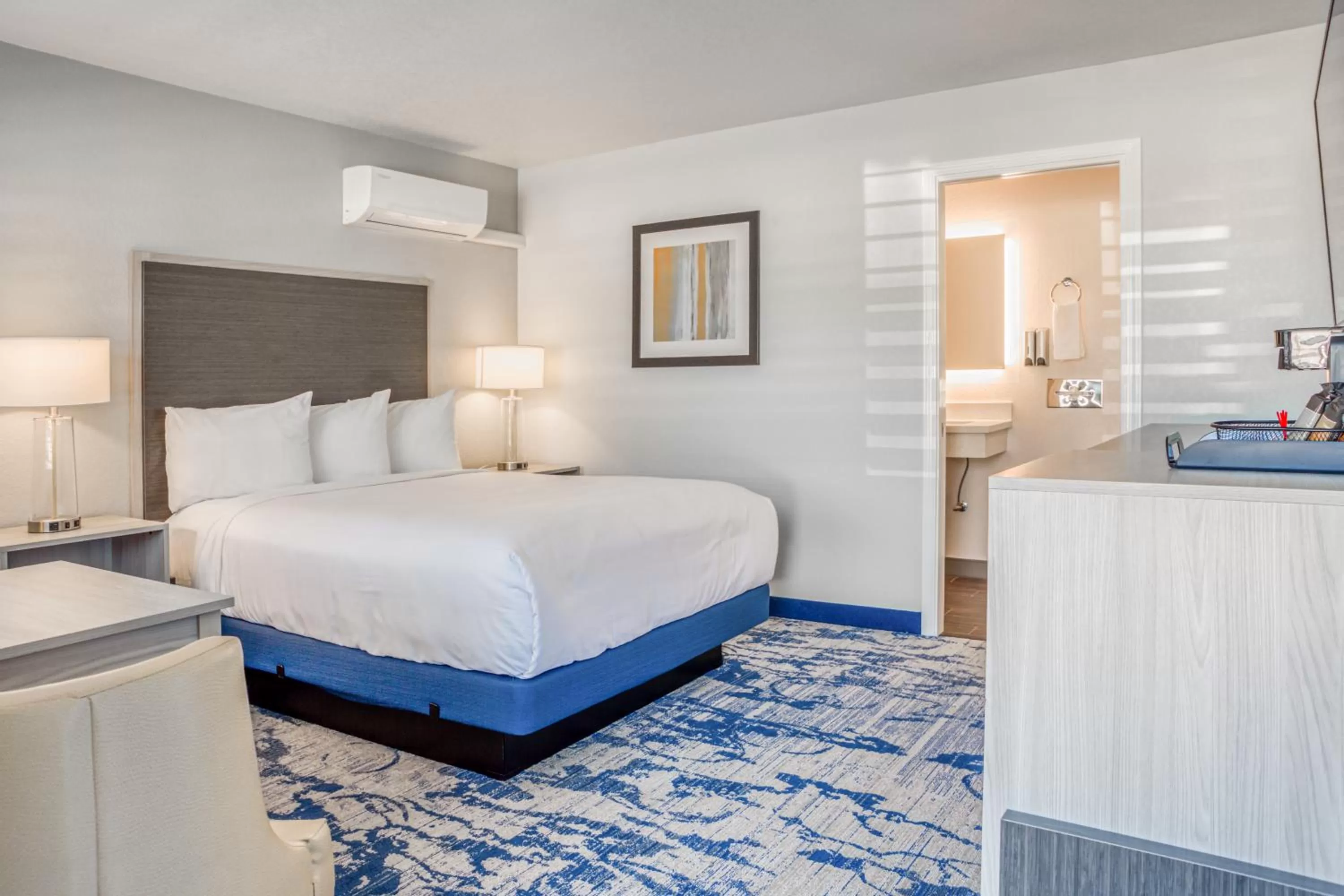 Bedroom, Bed in Creekside Inn Downtown