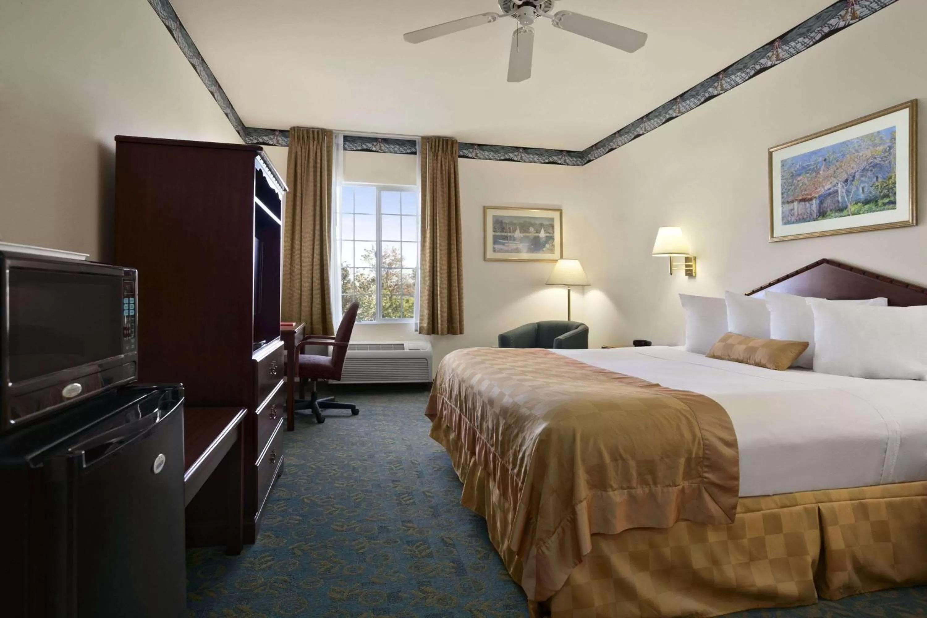 Photo of the whole room in Ramada by Wyndham Williams