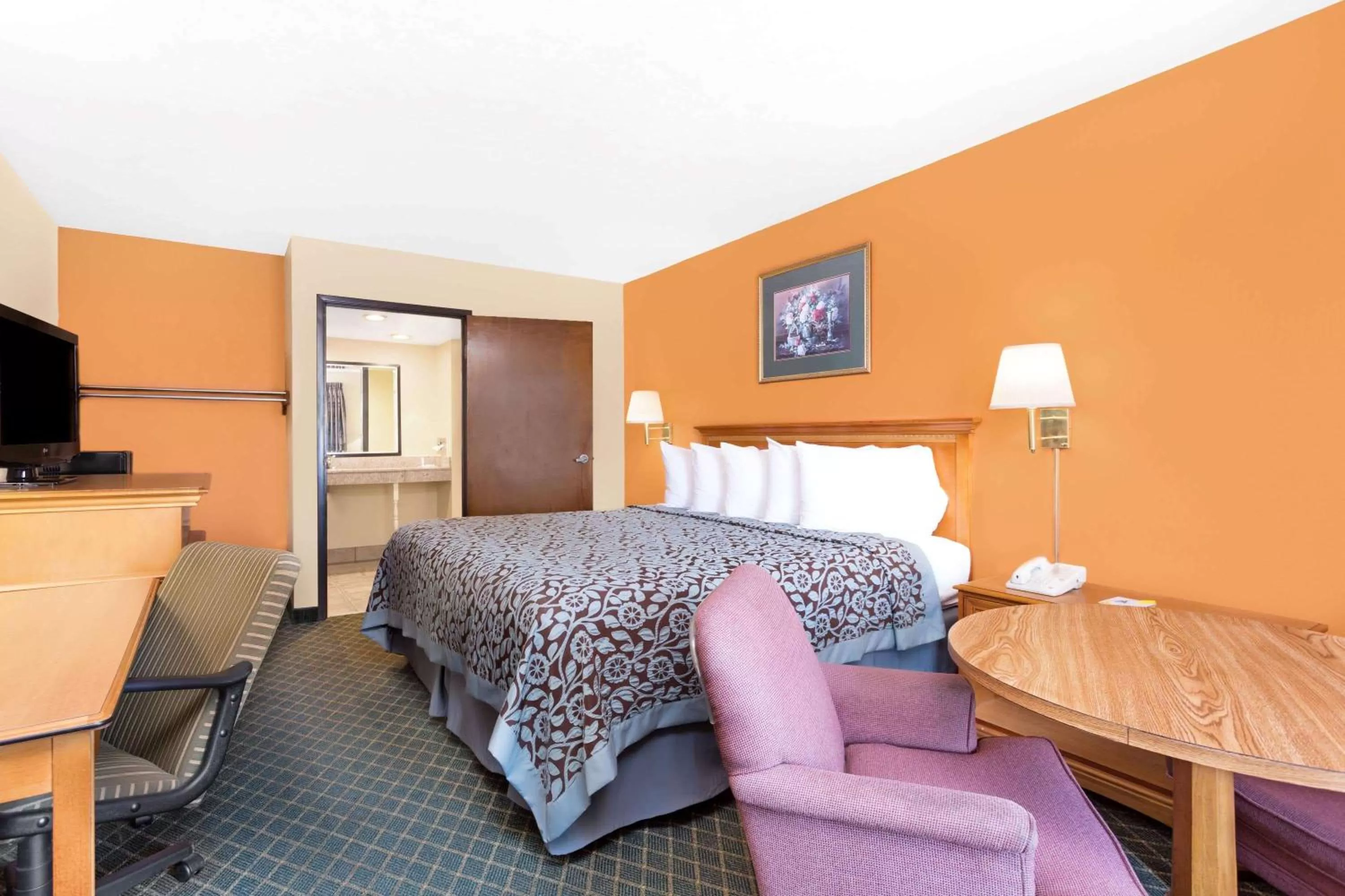 Photo of the whole room, Bed in Days Inn by Wyndham Aiken - Interstate Hwy 20