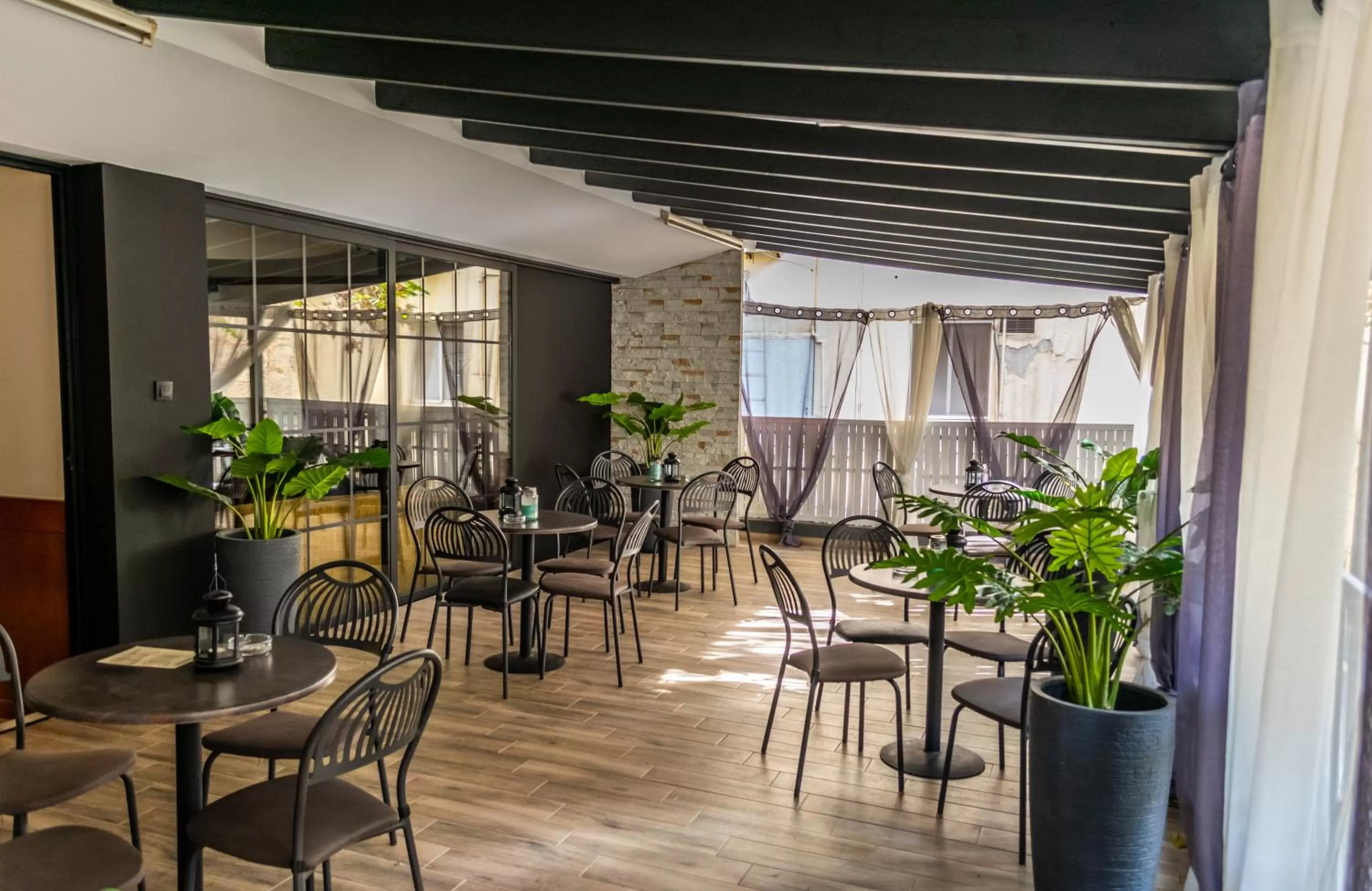 Restaurant/places to eat in Vergina Hotel