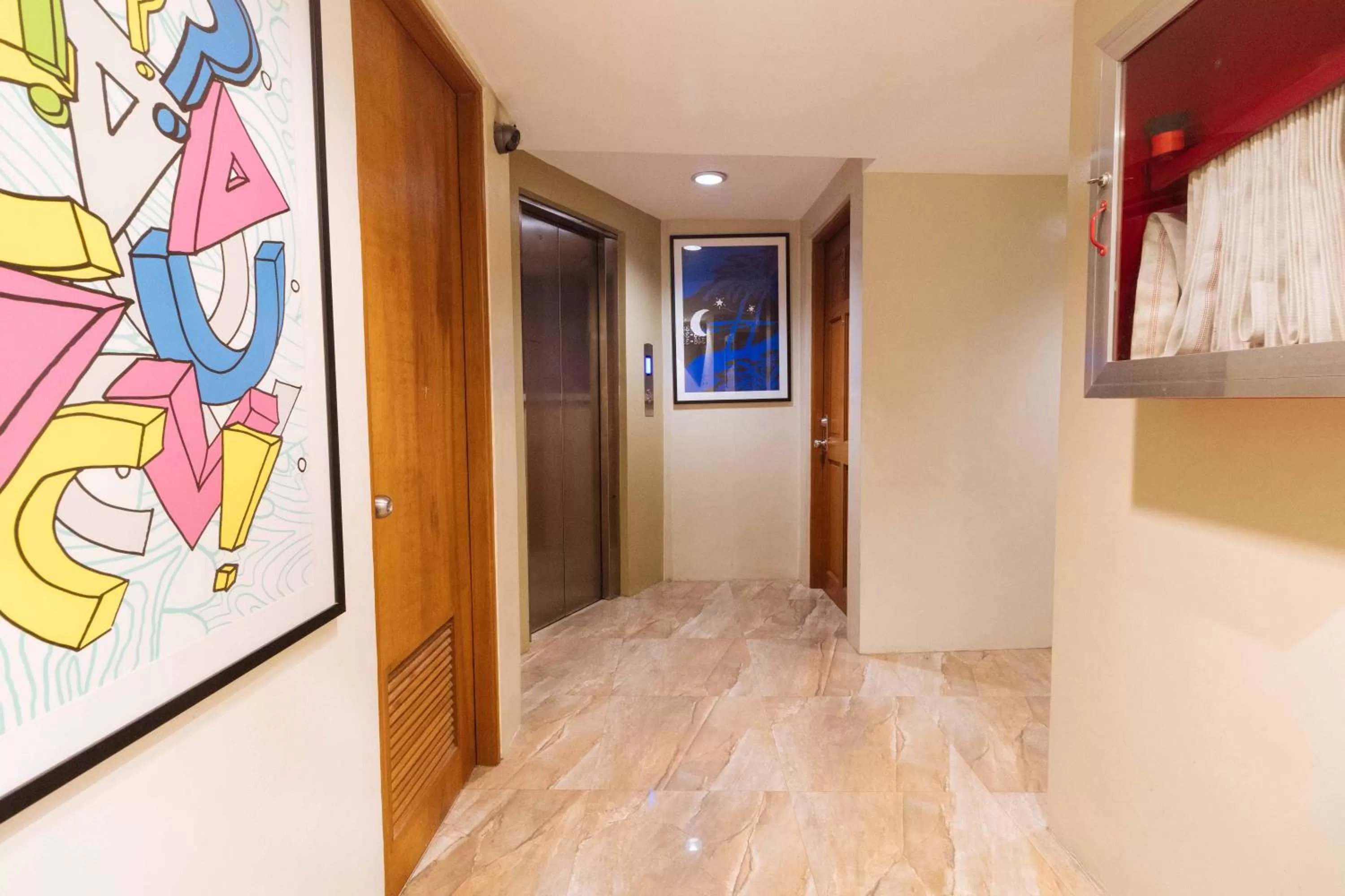 Area and facilities in RedDoorz at Hotel Rosemarie