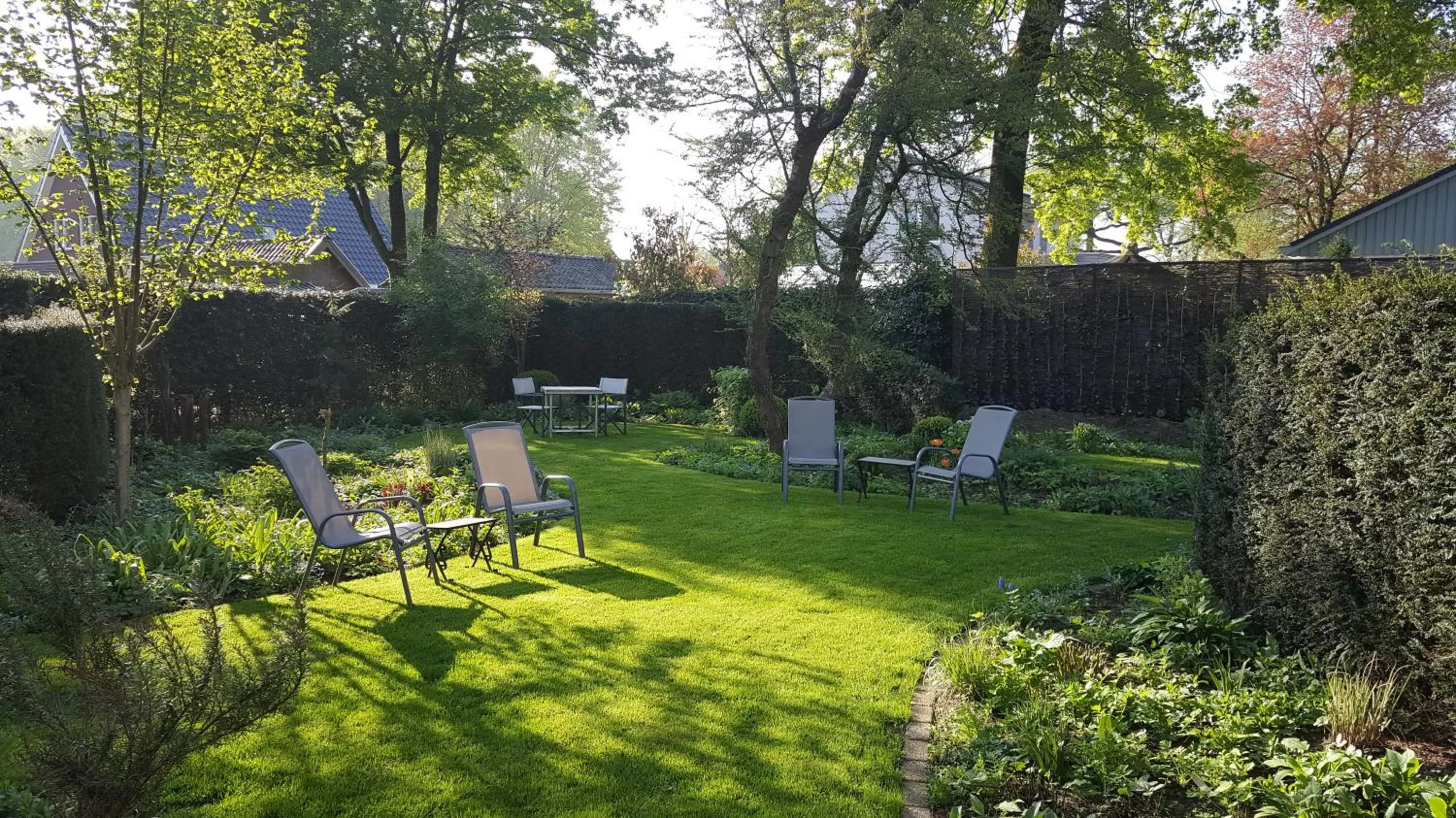 Day, Garden in B&B De Slaperije