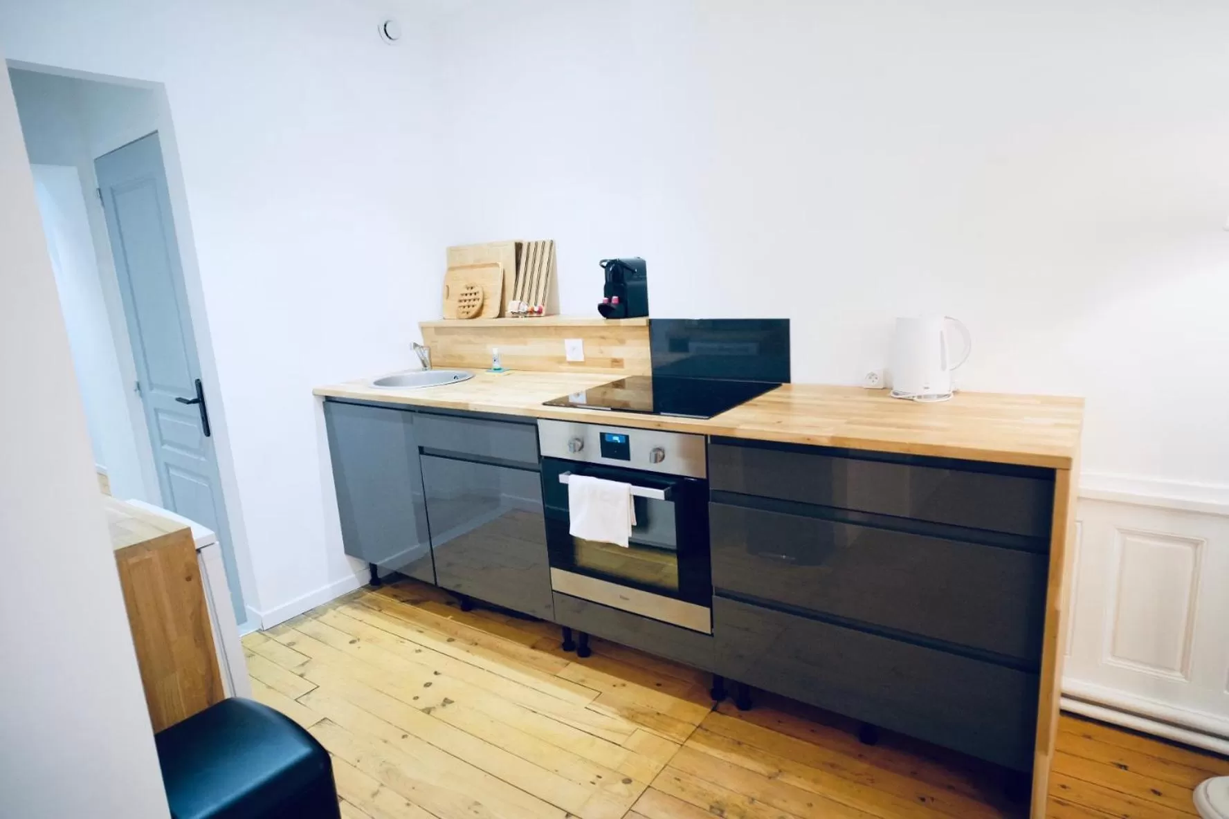 TV/Entertainment Center in City Affaire : Bayeux Omaha