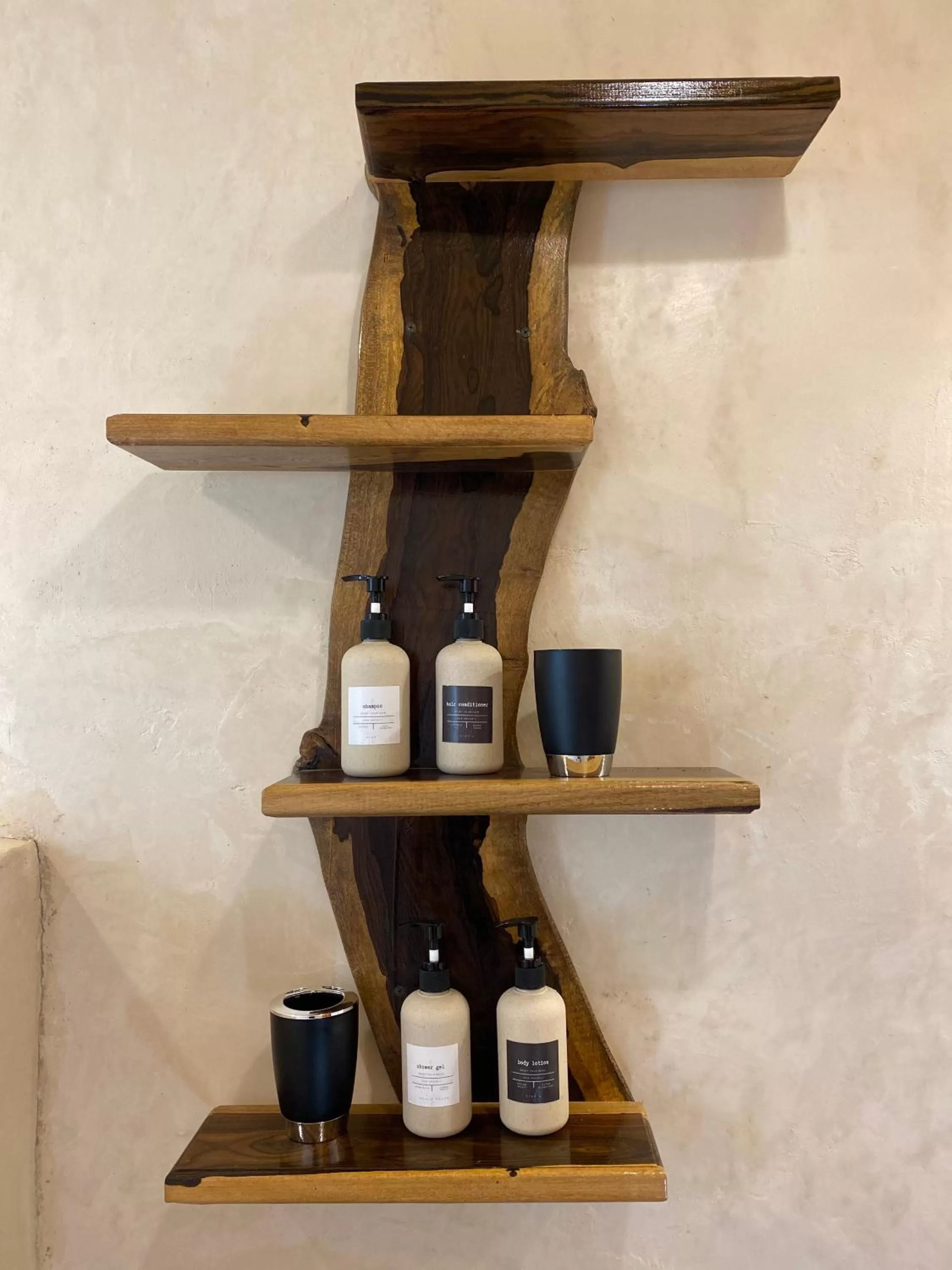 Shower in RESET ATEMPORAL