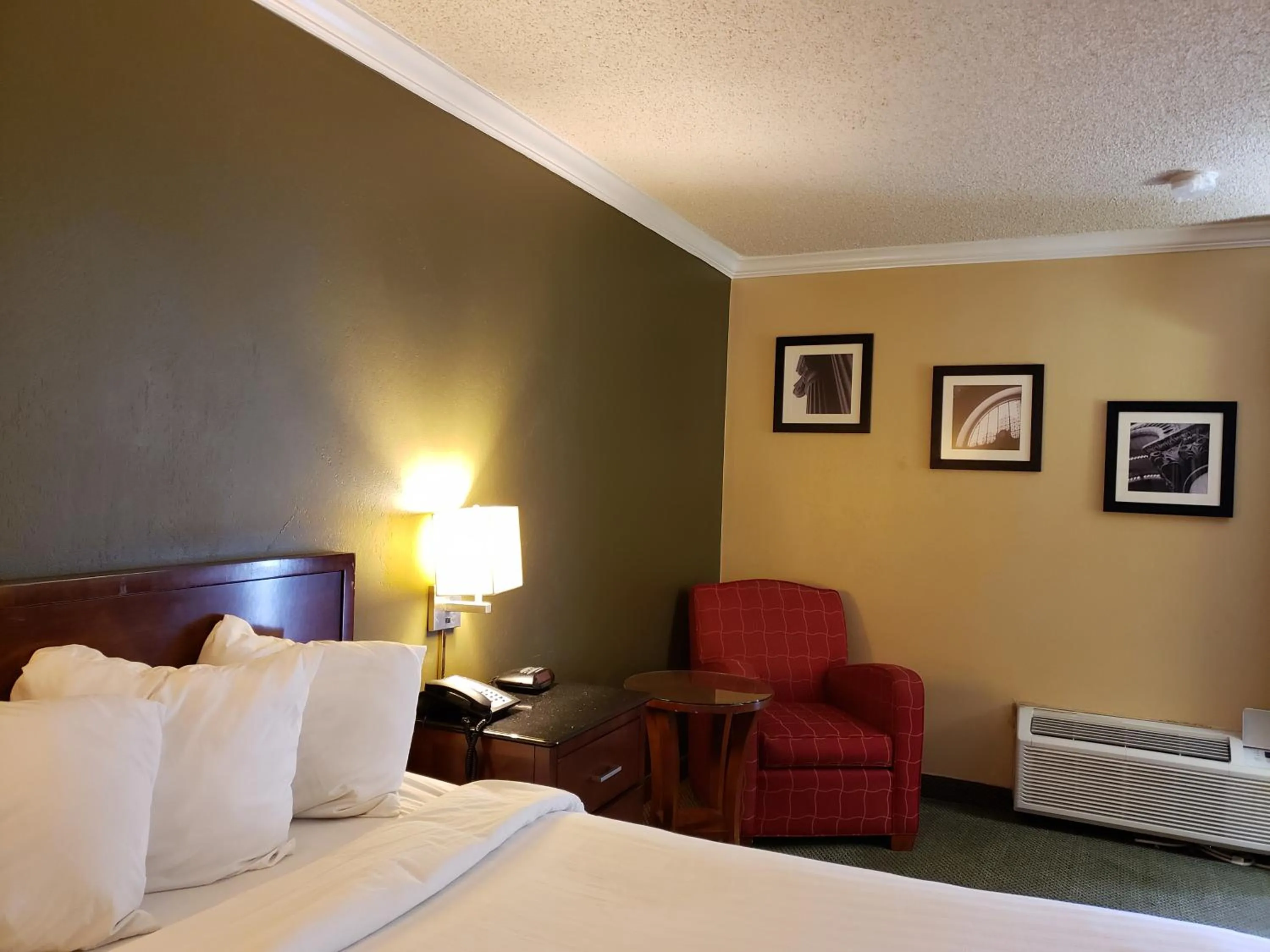 Bed in Extend-a-Suites - Extended Stay, I-40 Amarillo West