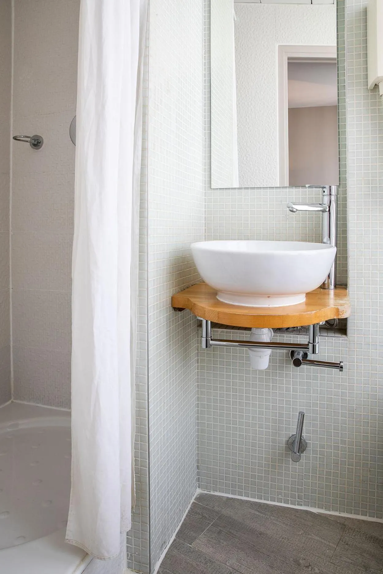 Bathroom in Hotel Le Petit Belloy Saint Germain
