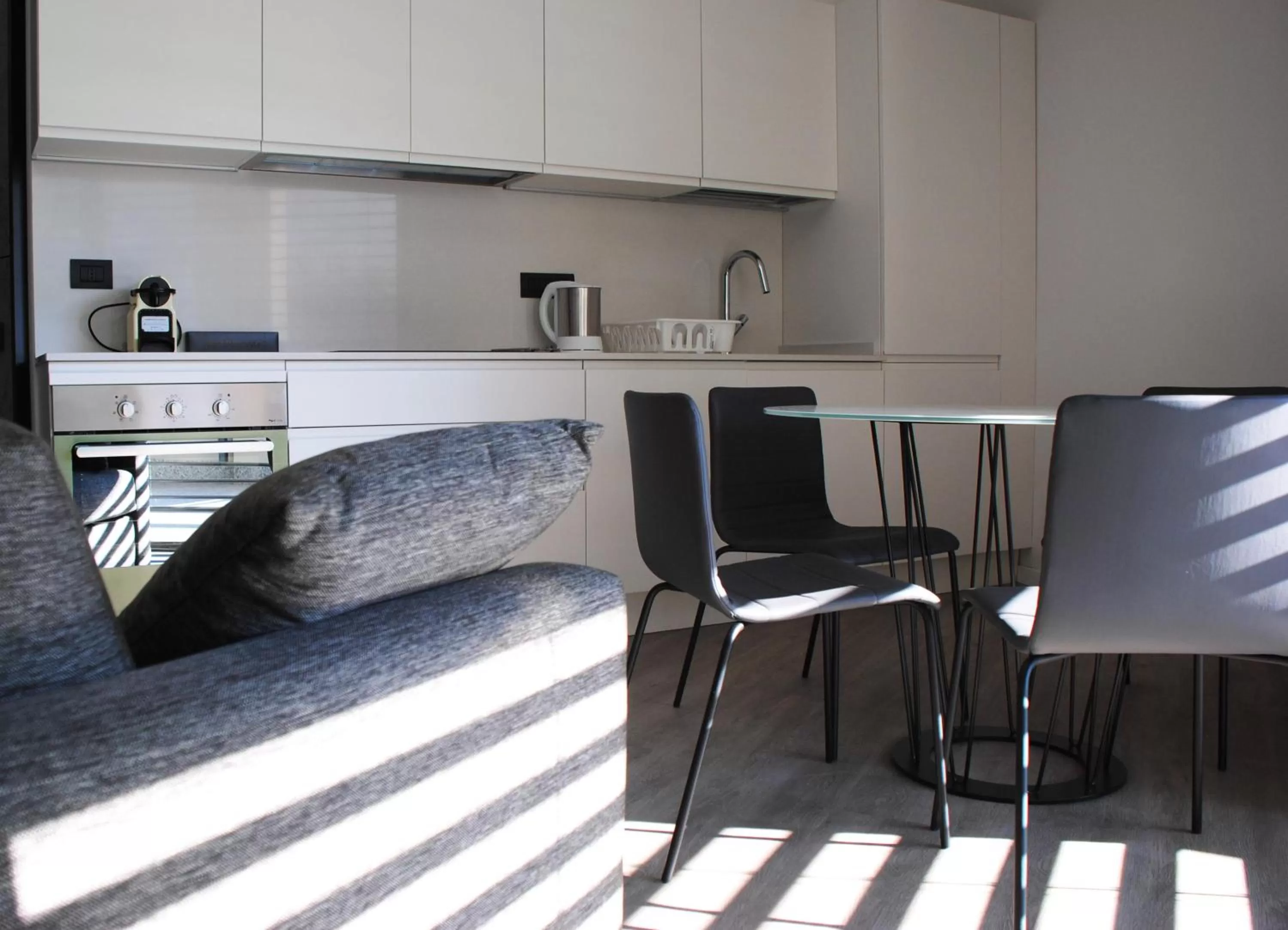 Coffee/tea facilities in La Perla by Sedar