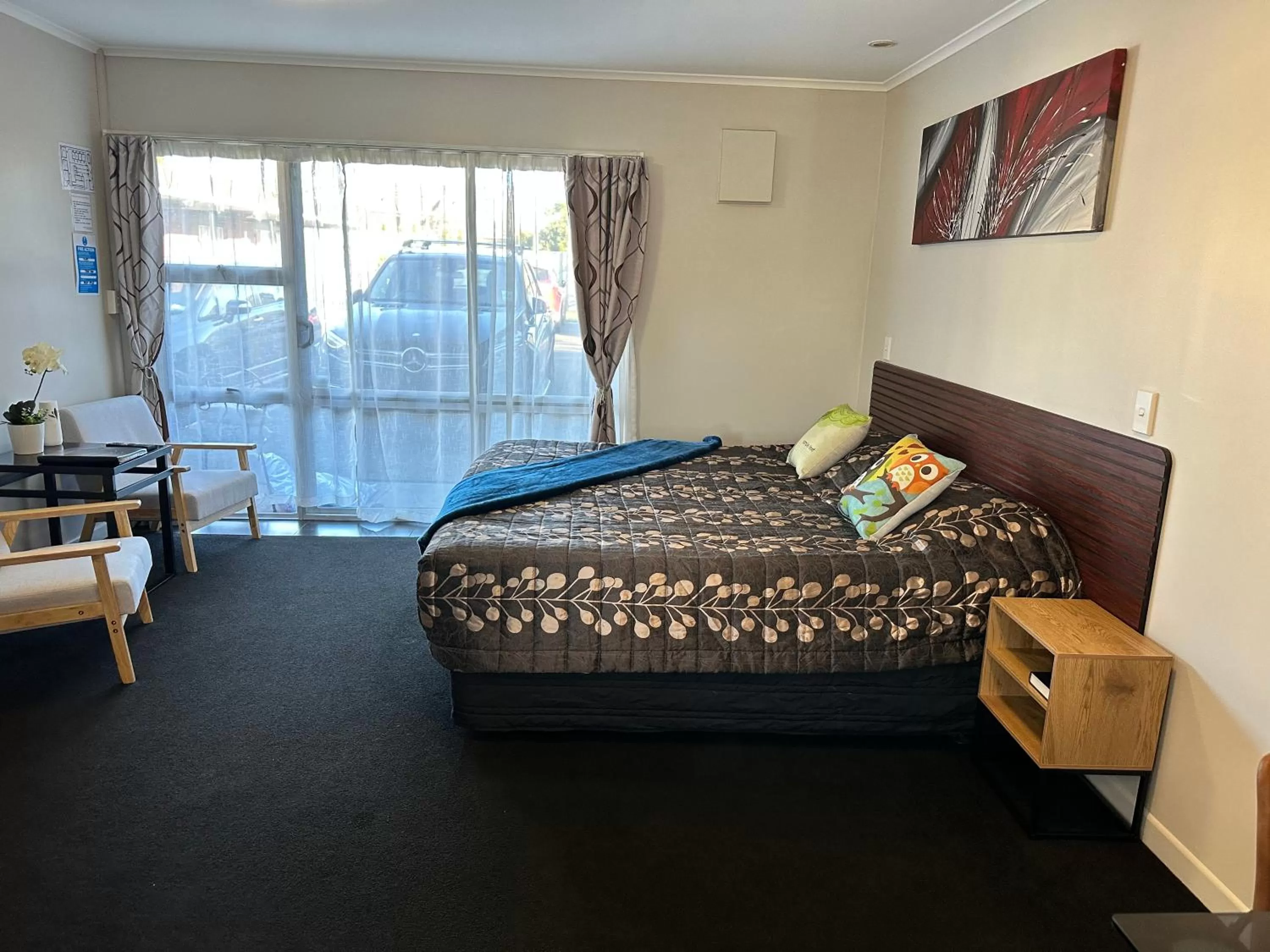 Photo of the whole room, Bed in Red Rock Thermal Motel - Mineral Pool