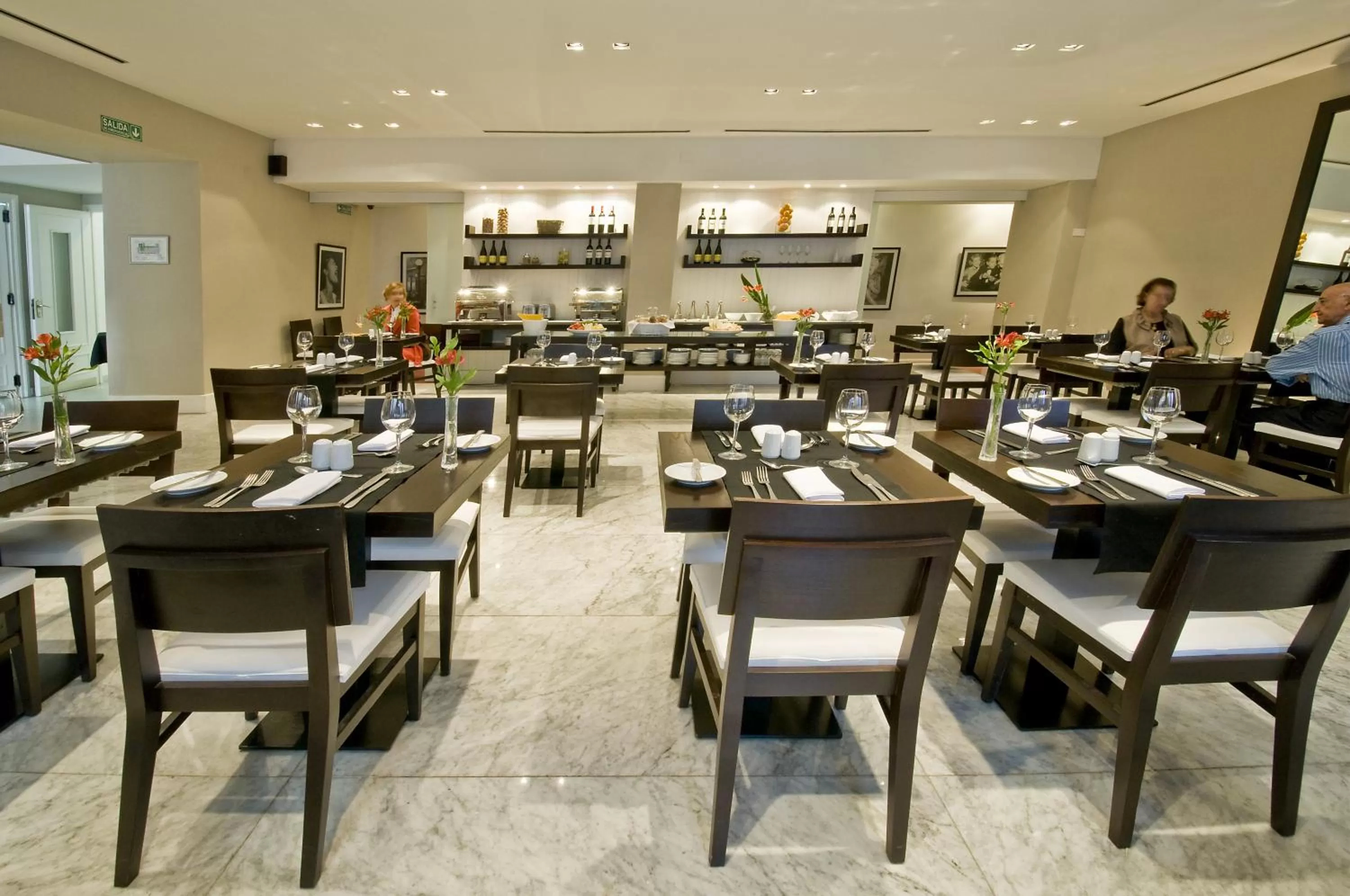 Restaurant/places to eat in Broadway Hotel & Suites