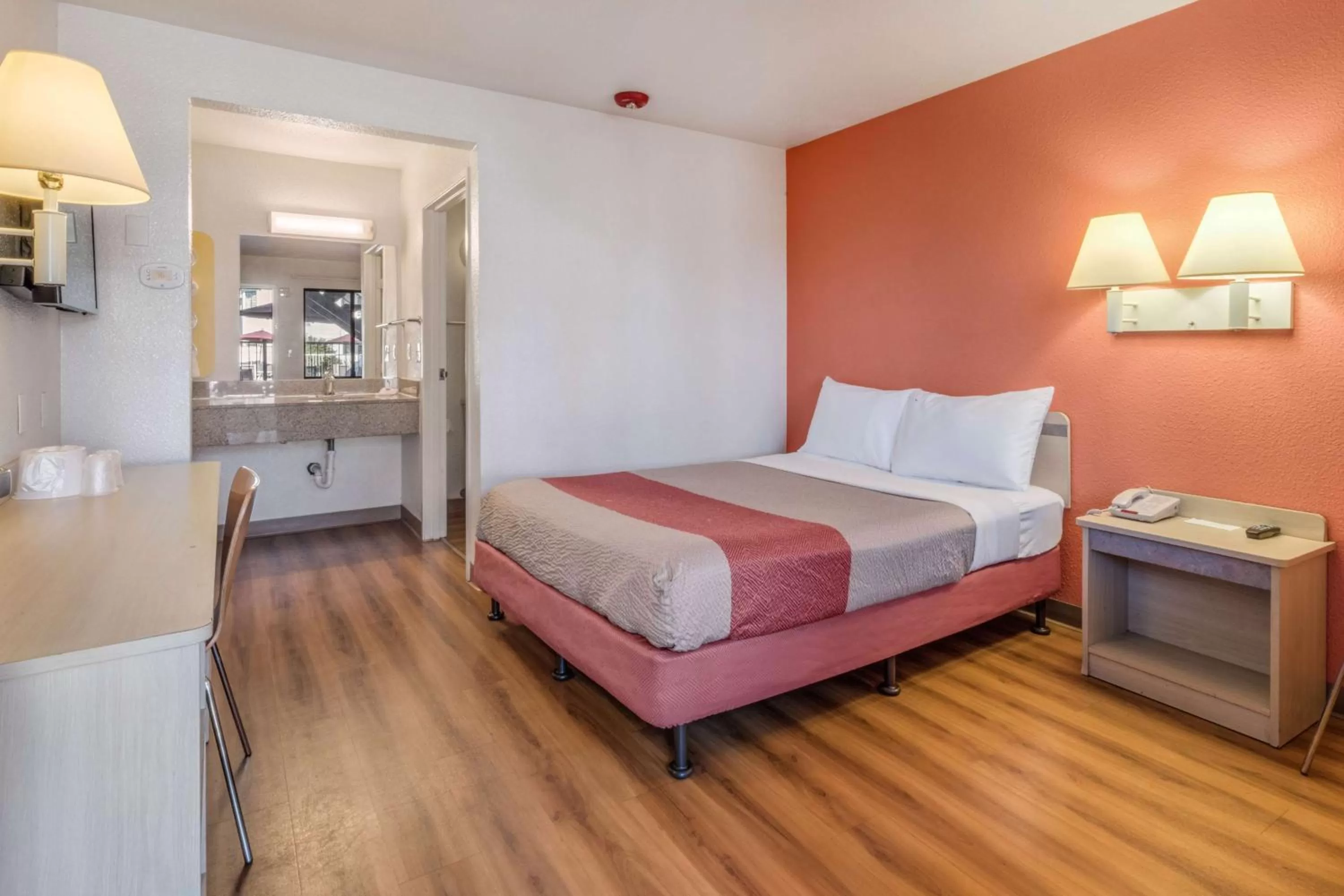 Bedroom, Bed in Motel 6-Fairfield, CA - North