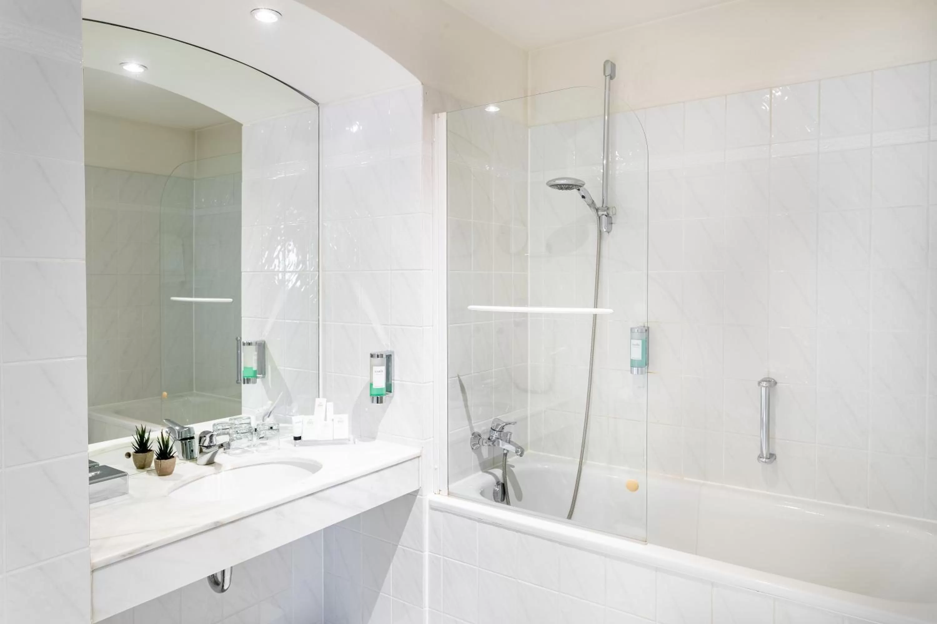 Shower in Hotel Am Mühlenteich