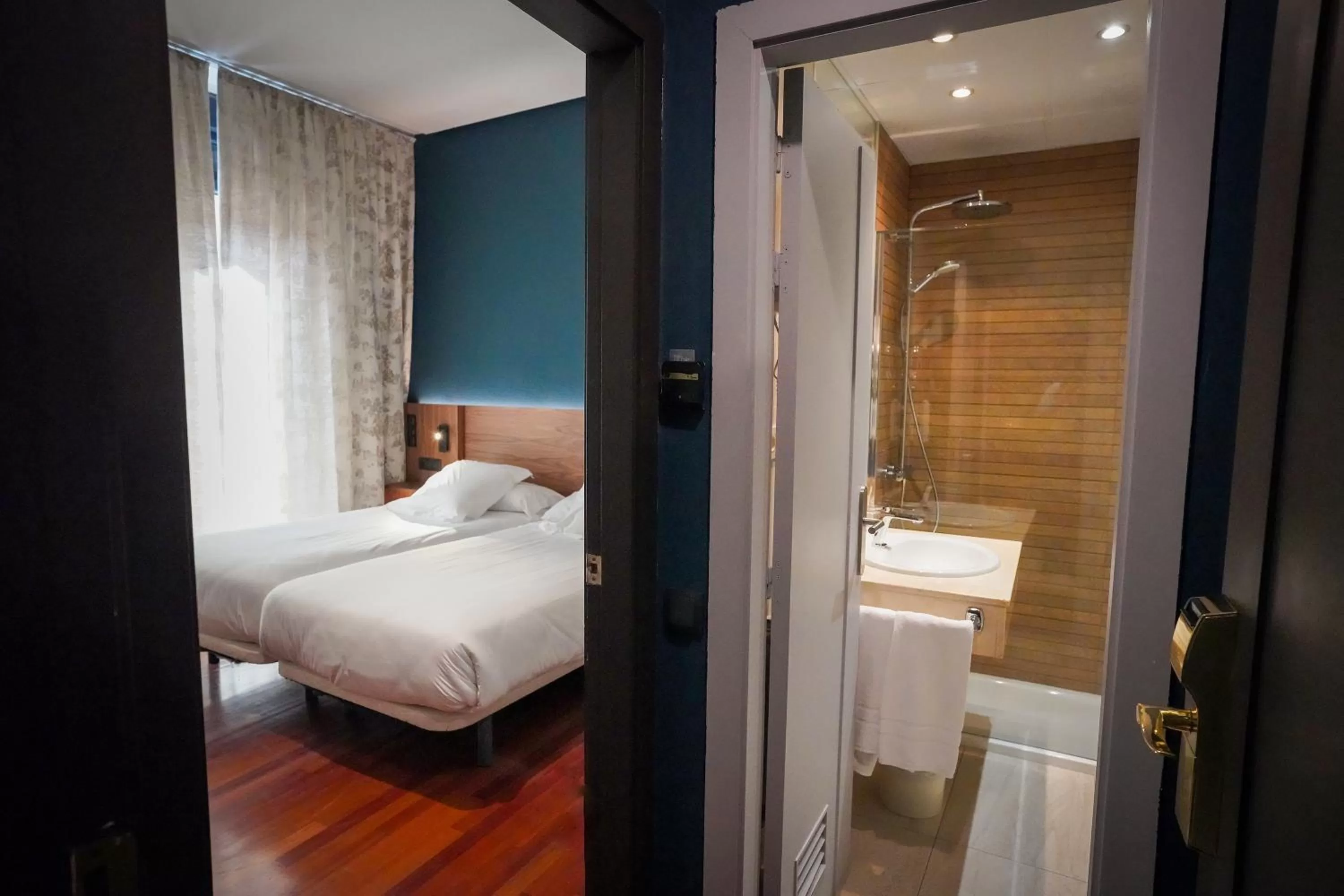 Photo of the whole room, Bed in ARVA Spa París