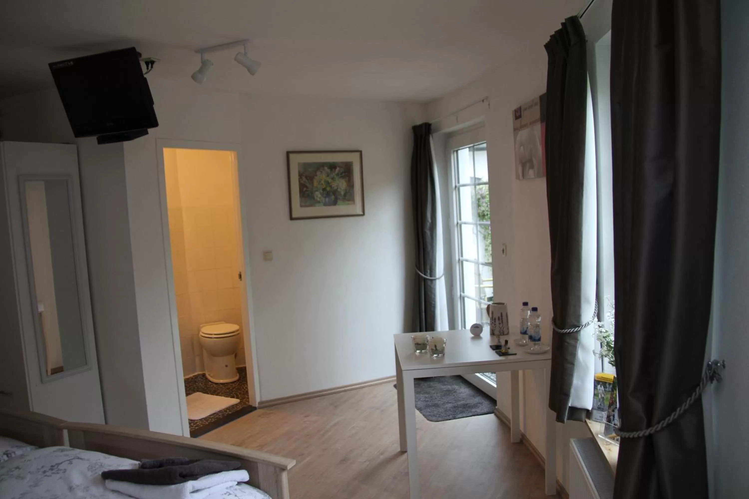 Toilet, Bed in De Witte Molen Kranenburg