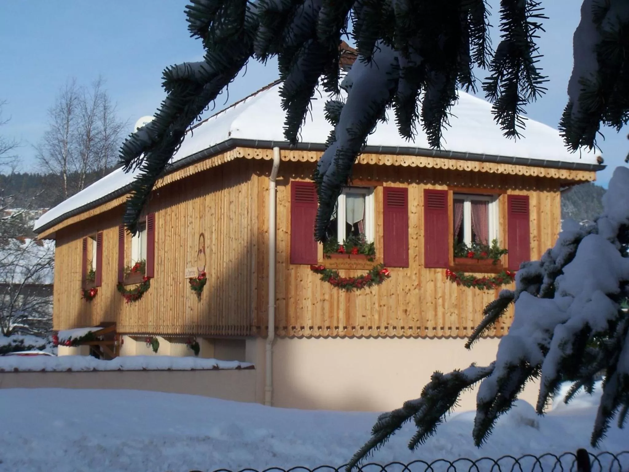 Facade/entrance in Les Loges Du Parc