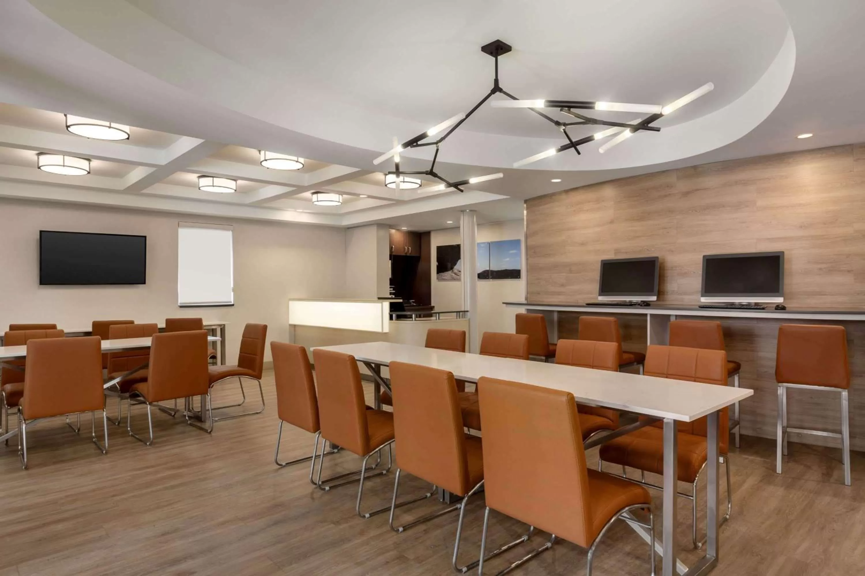 Lobby or reception in Days Inn by Wyndham Toronto West Mississauga