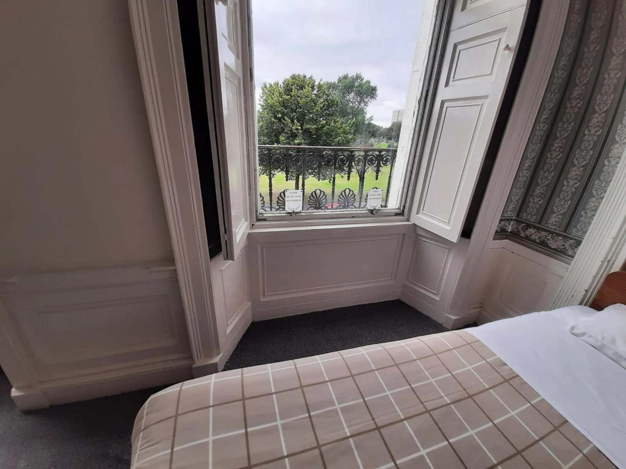 Bedroom, Bed in Adelphi Hotel