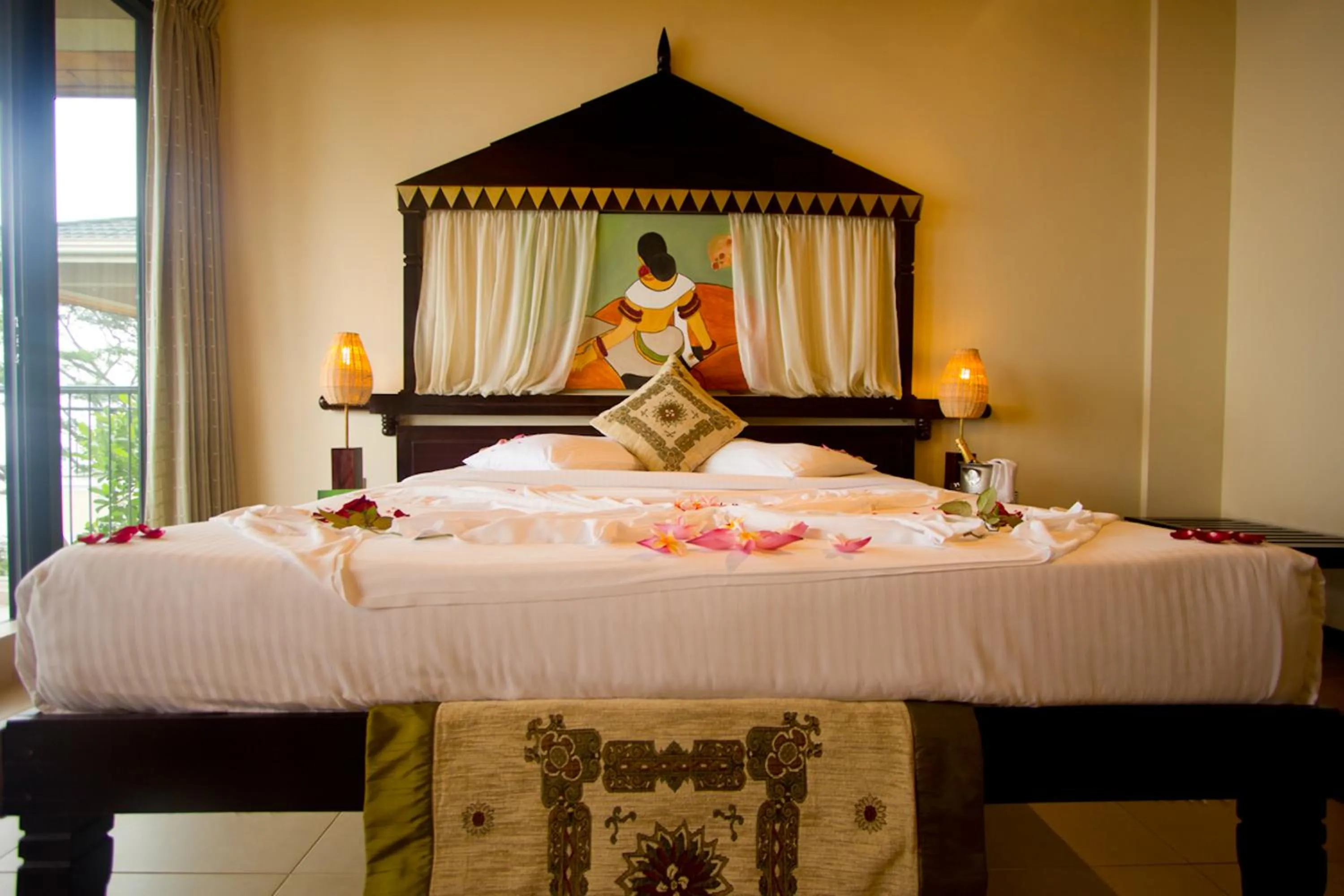 Bed in Randholee Resort & Spa
