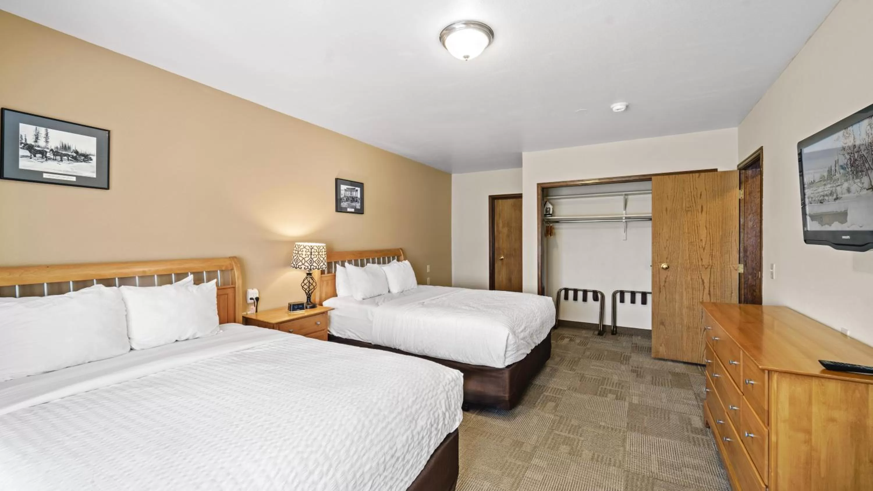 Photo of the whole room, Bed in Clarion Hotel & Suites Fairbanks near Ft Wainwright