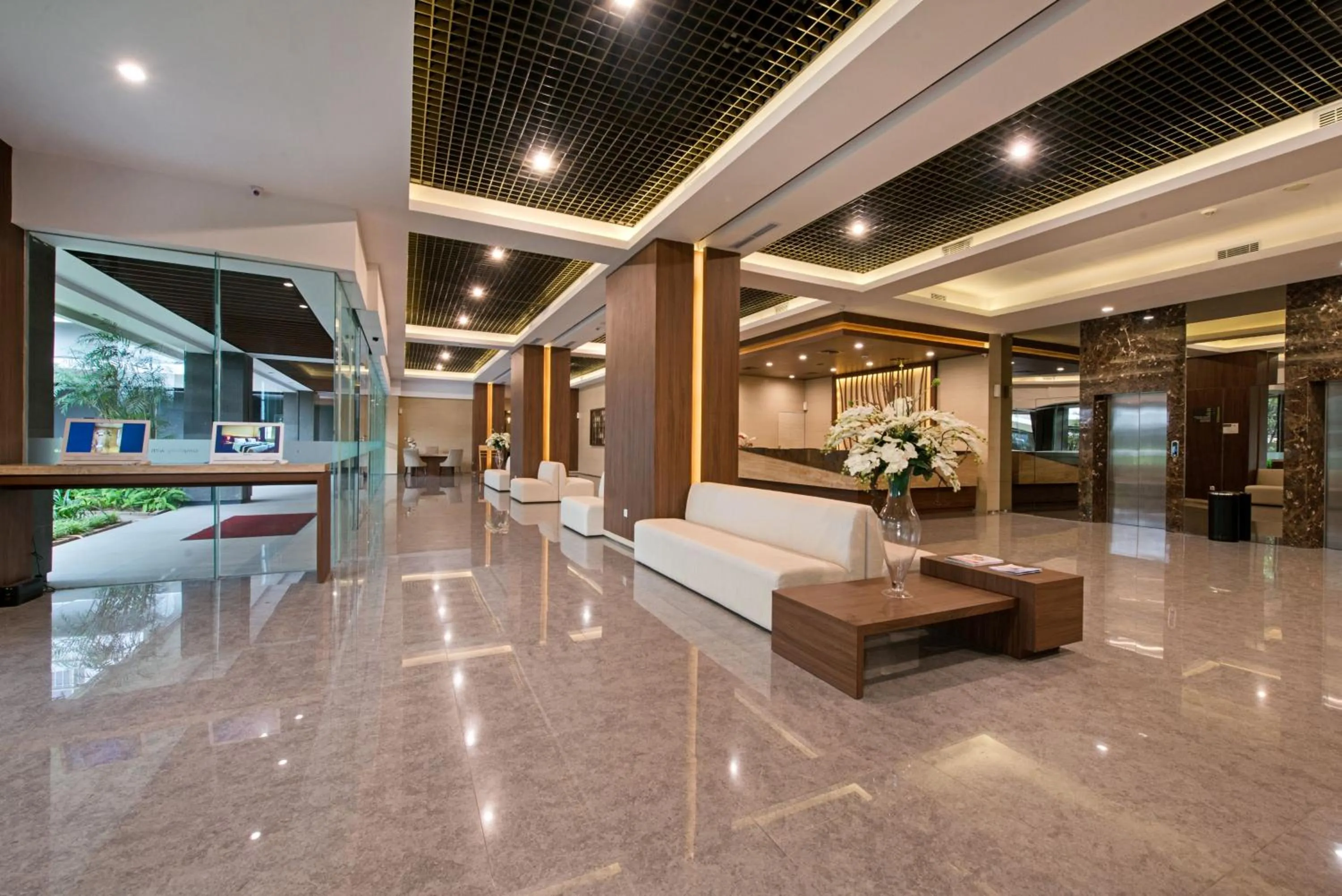 Lobby or reception in Grand Whiz Poins Simatupang Jakarta