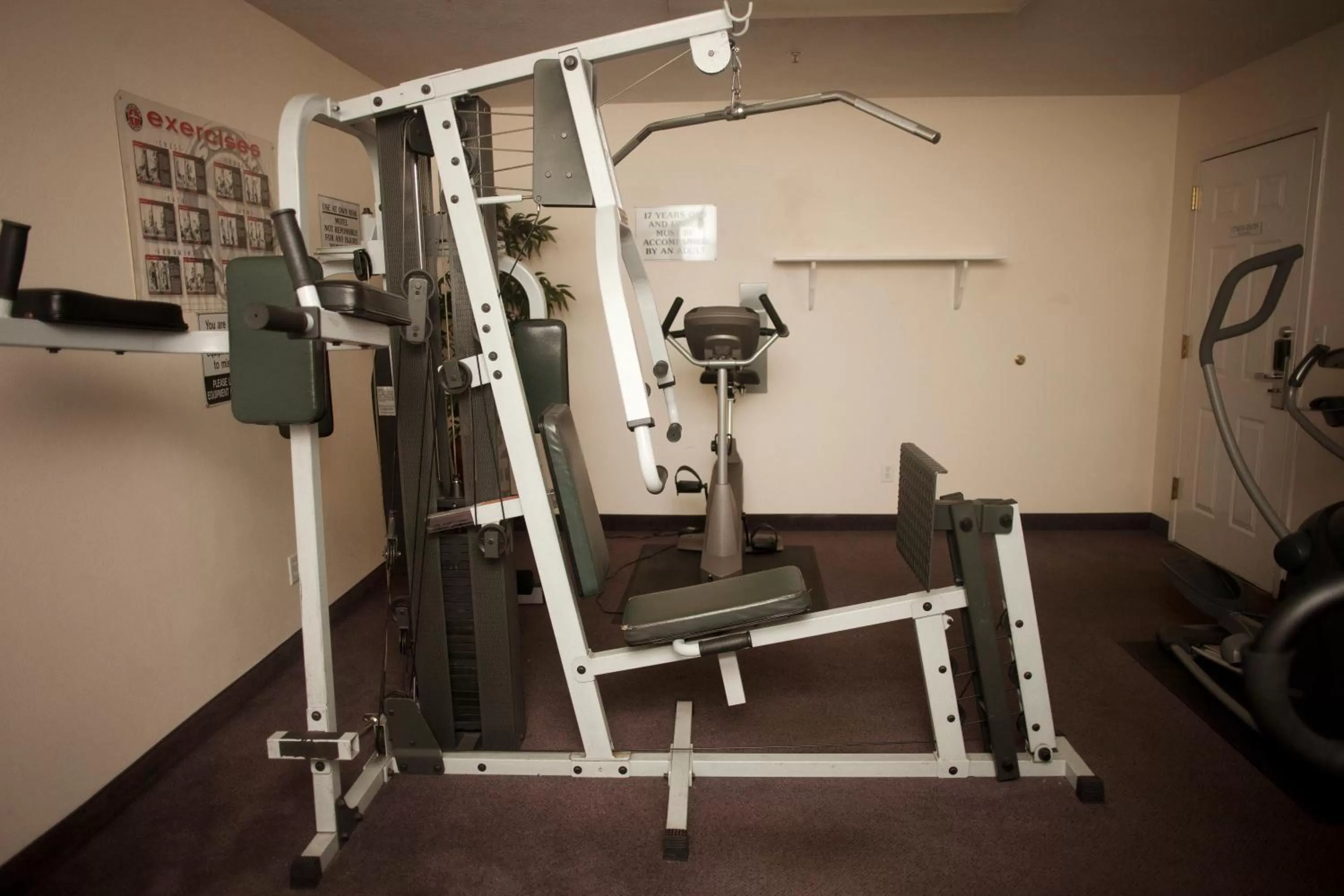 Fitness centre/facilities in St. George Inn and Suites