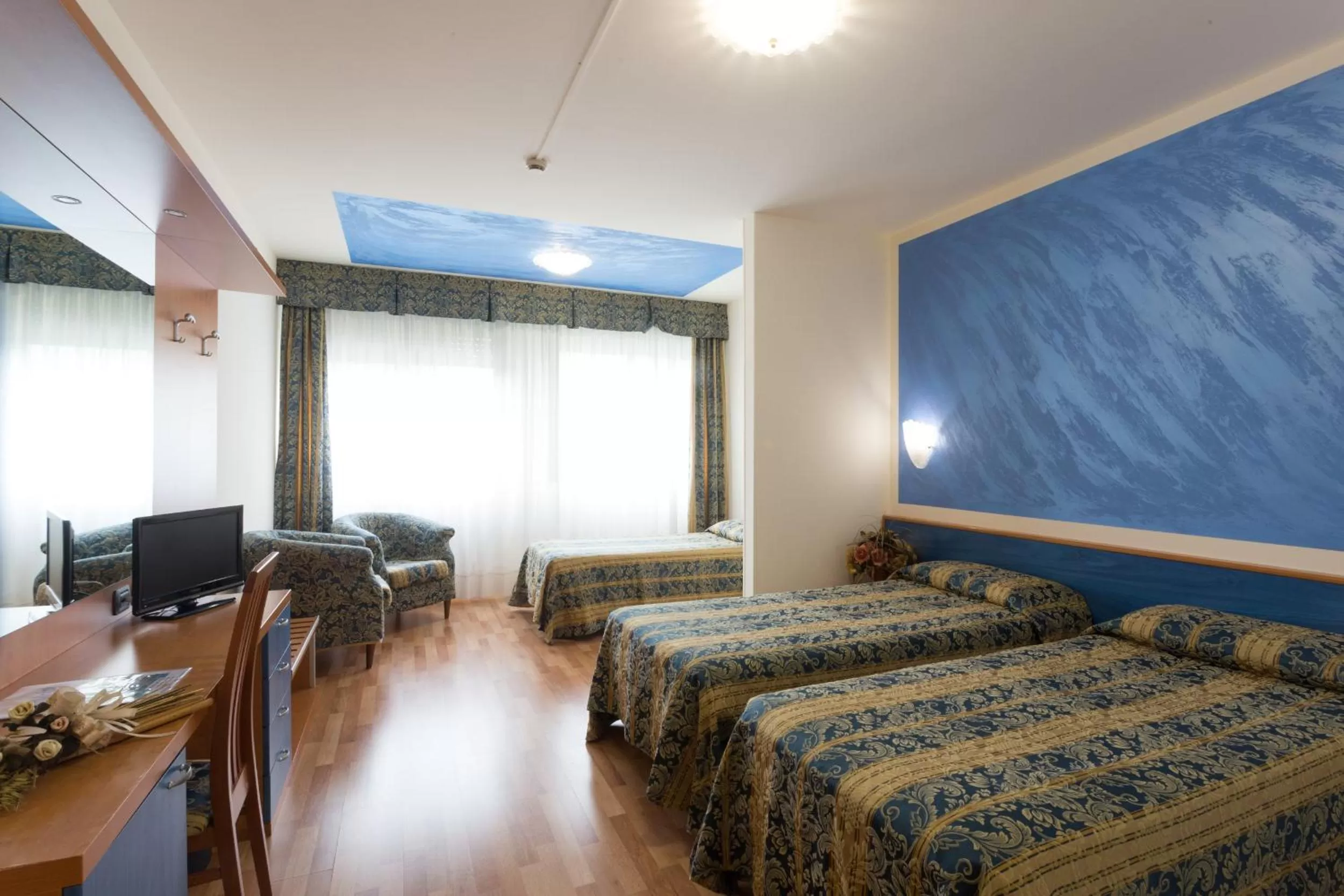 TV and multimedia, Bed in Hotel Airmotel