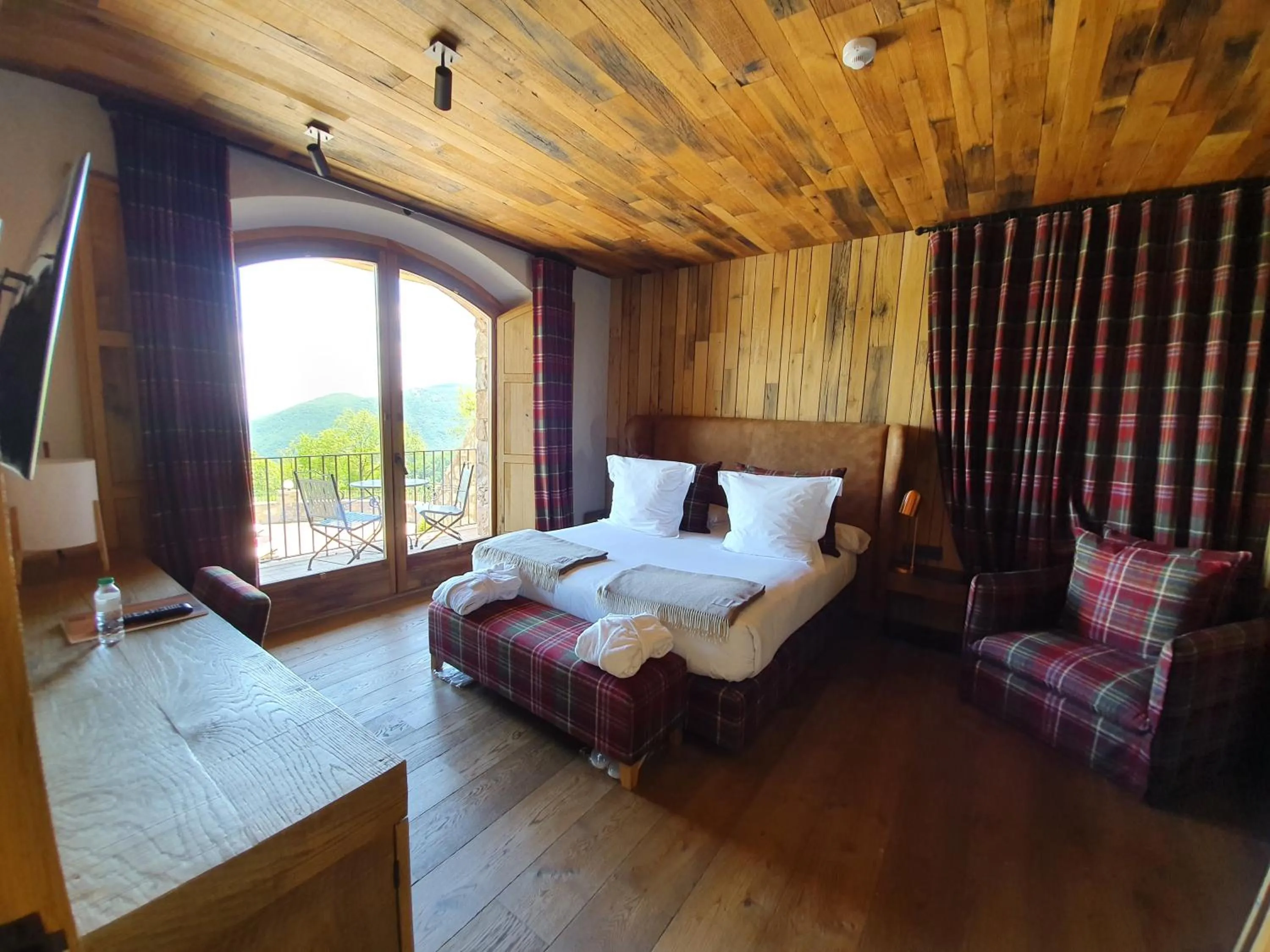Photo of the whole room, Bed in Hotel Boutique Puig Francó