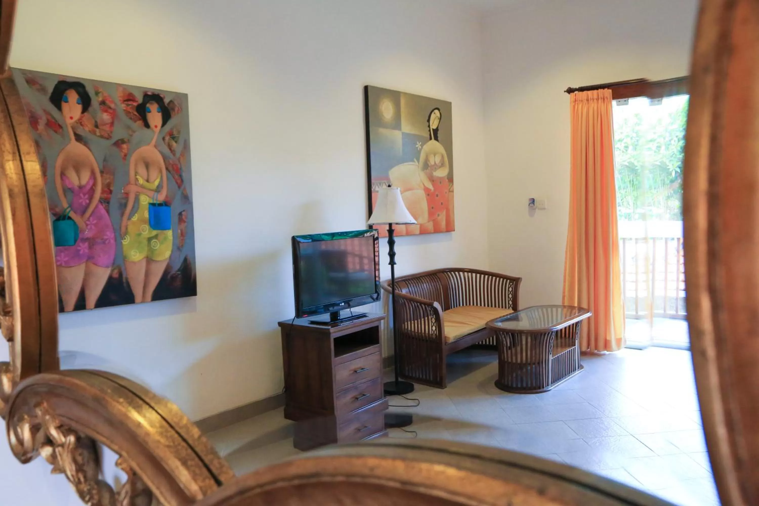 TV and multimedia in Aquarius Beach Hotel