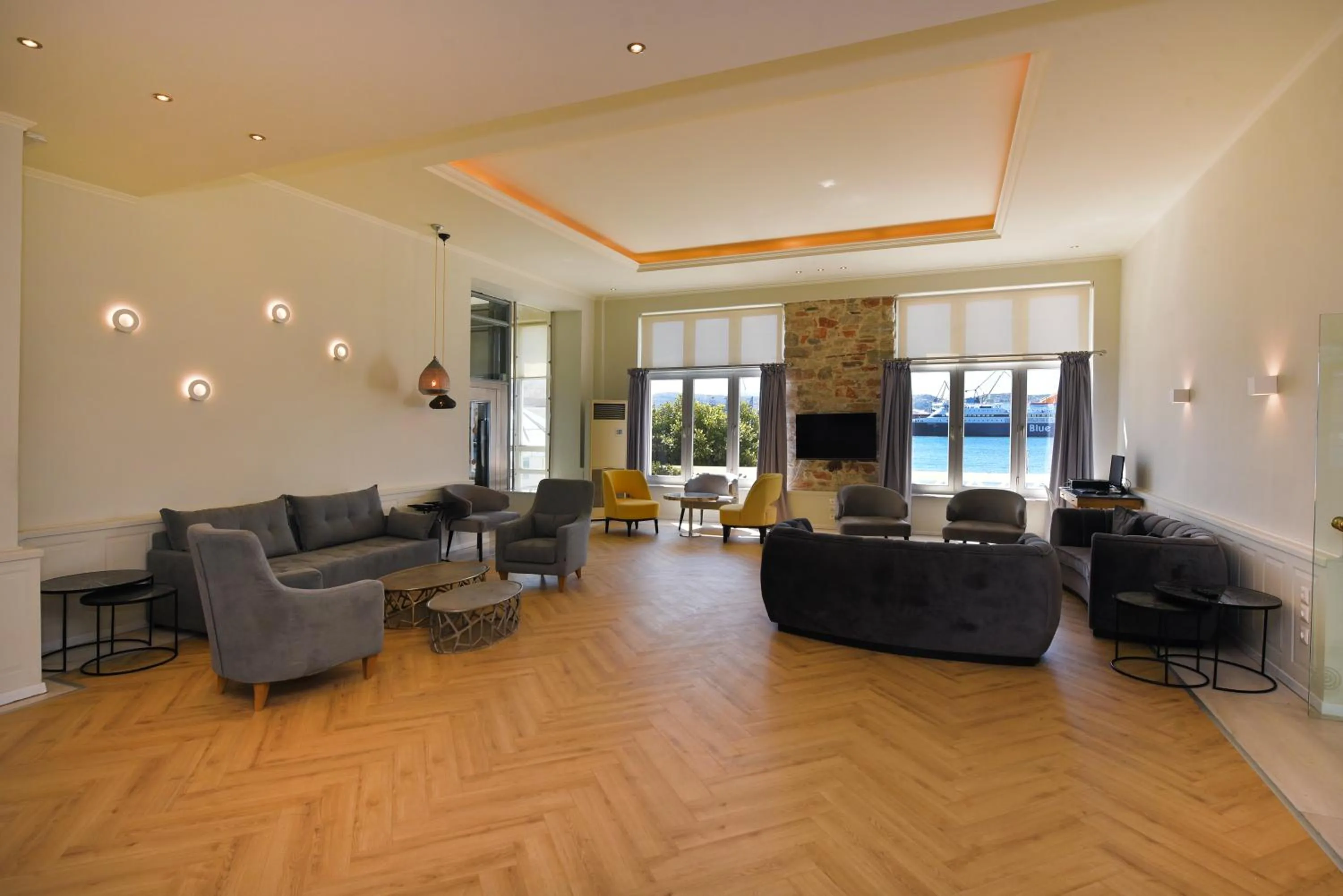 TV and multimedia in Hotel Hermes