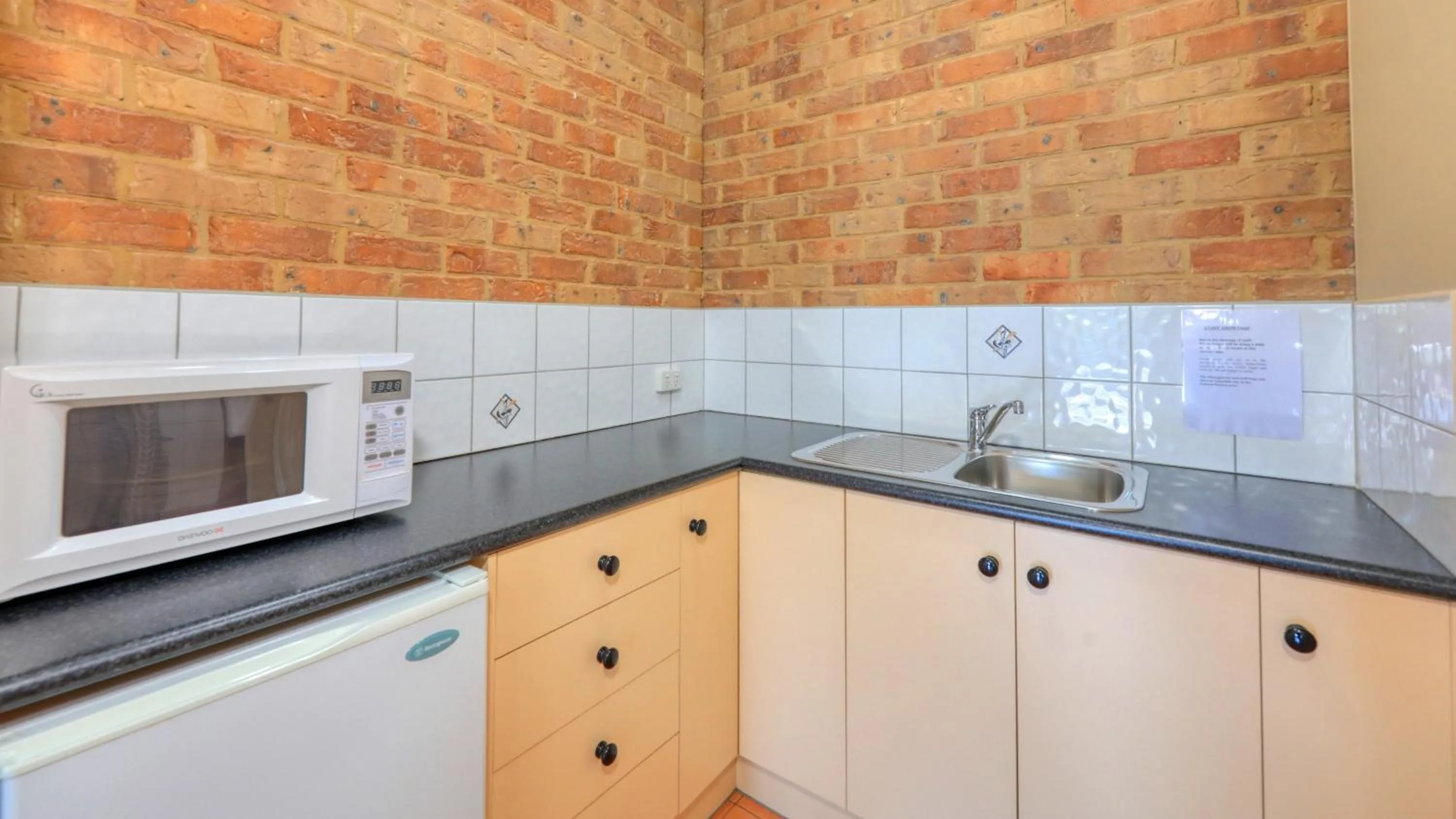 Kitchen or kitchenette in Bridges on Meninya Motel & Apartments