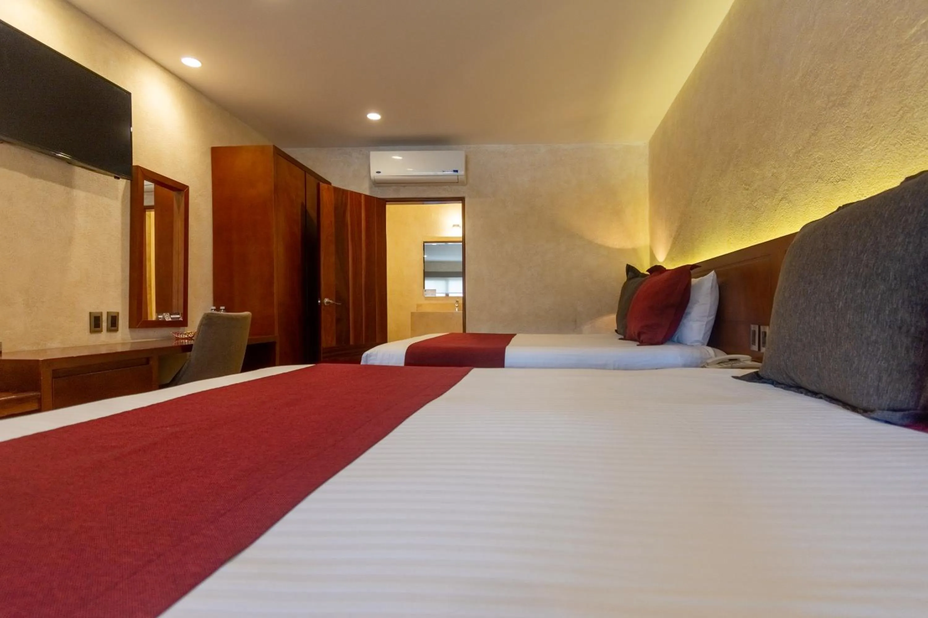 Photo of the whole room, Bed in Hotel Madero