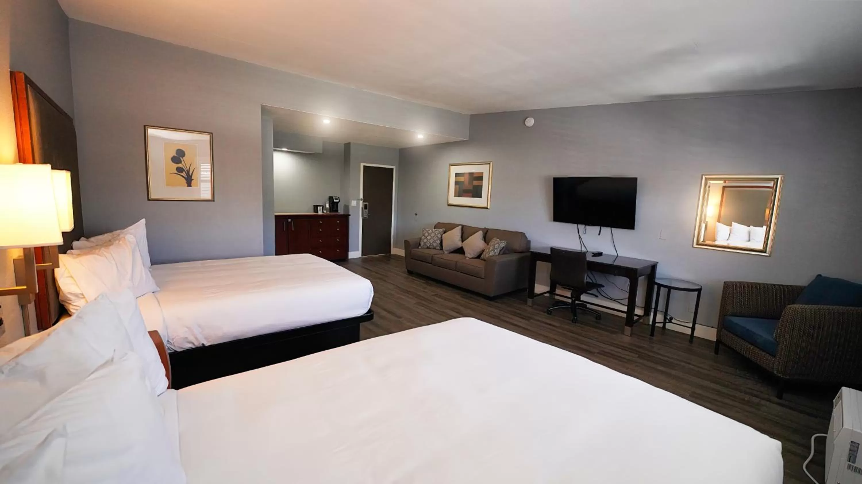 Photo of the whole room, Bed in SeaSide Inn & Suites