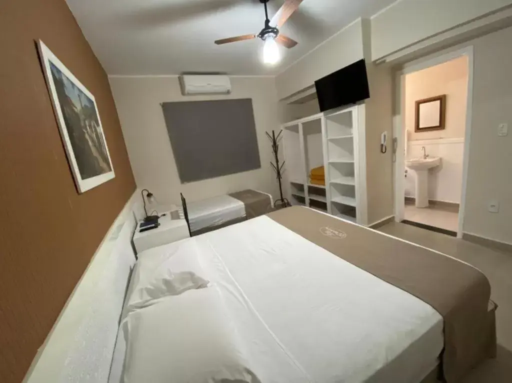 Double or Twin Room with Extra Bed in Hotel Colonial Double or Twin Room with Extra Bed in Hotel Colonial