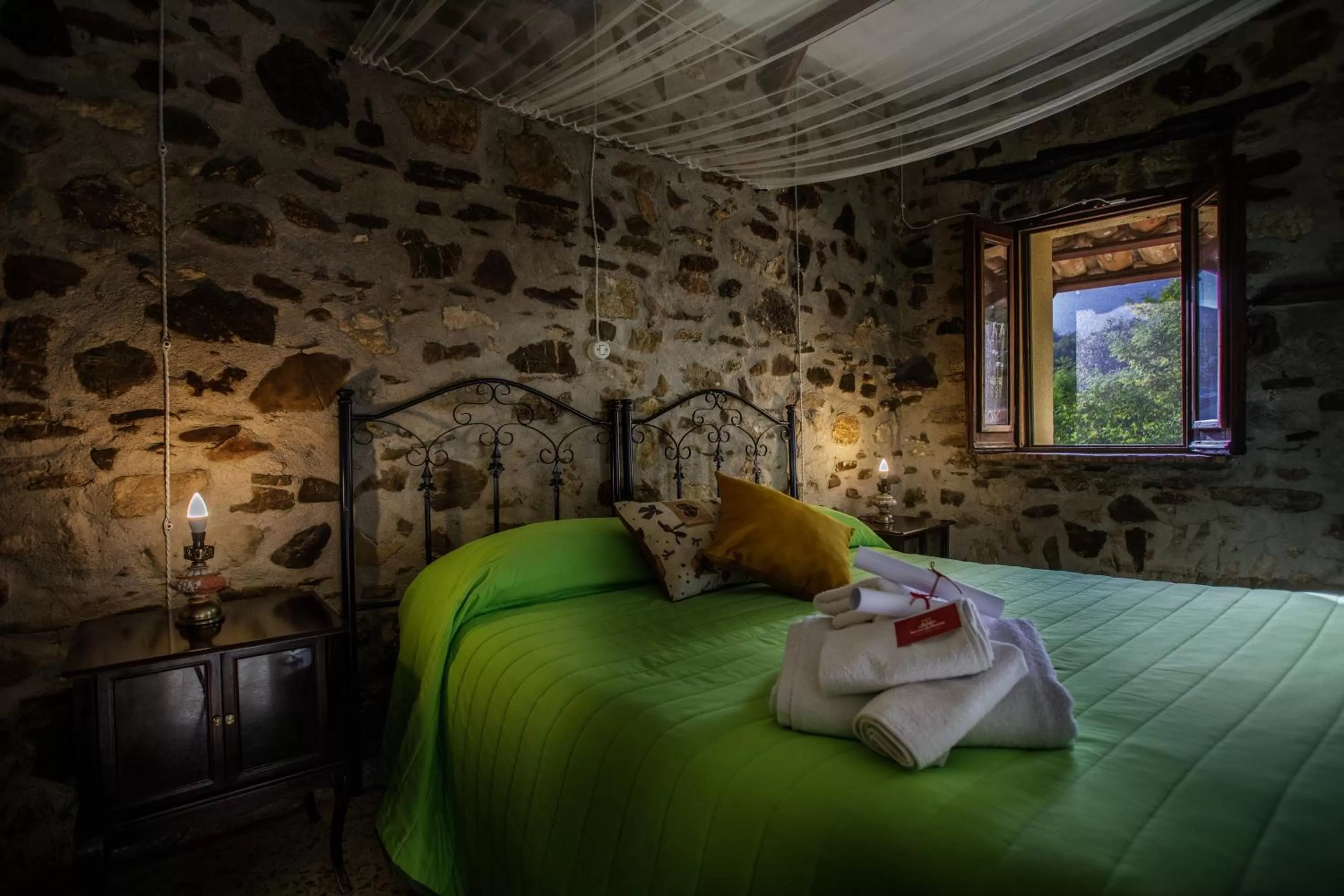 Photo of the whole room, Bed in B&B La Voce del Fiume Dimora storica di Charme